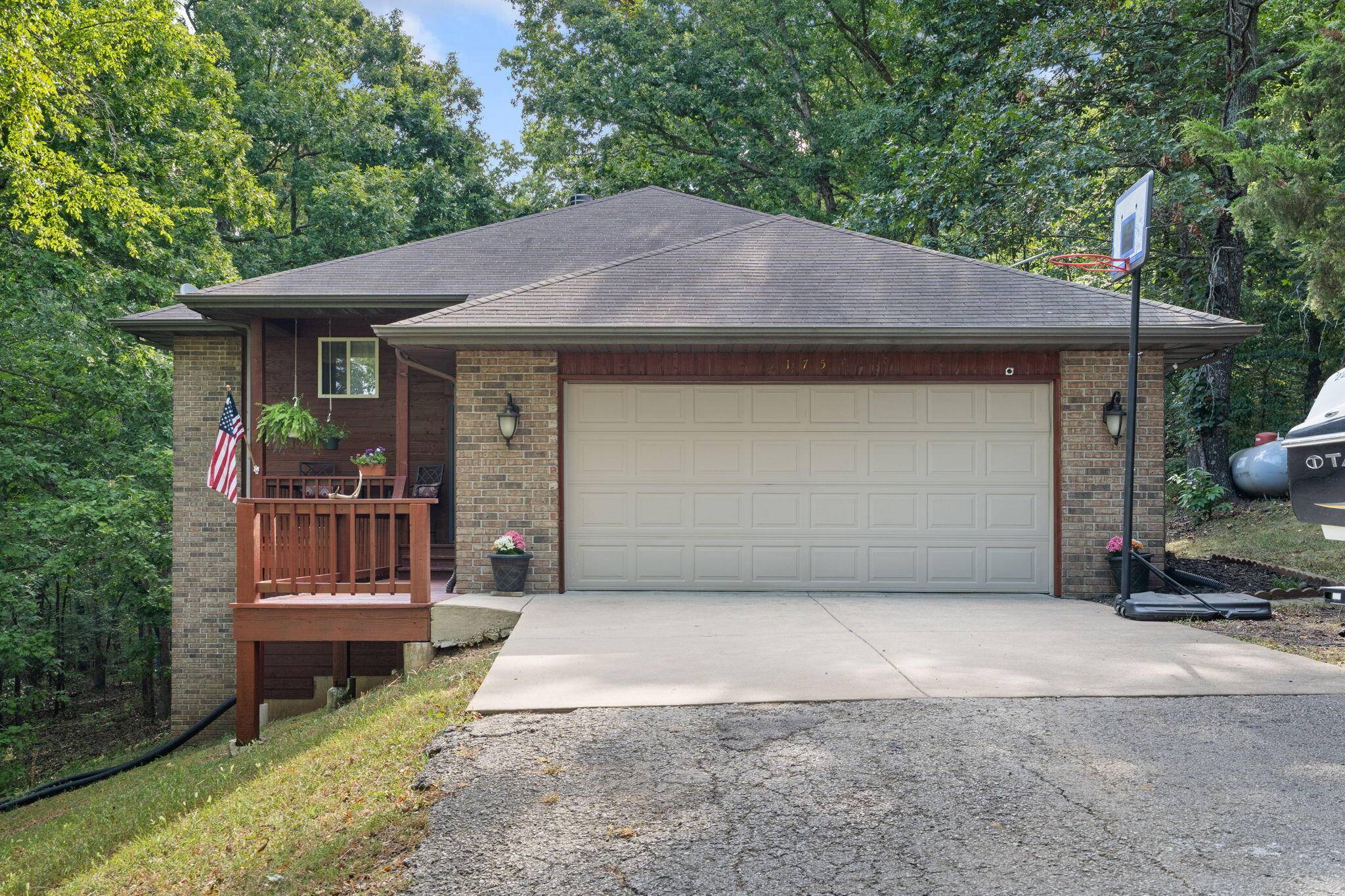 175 Canyon Forest CIR, Kimberling City, MO 65686