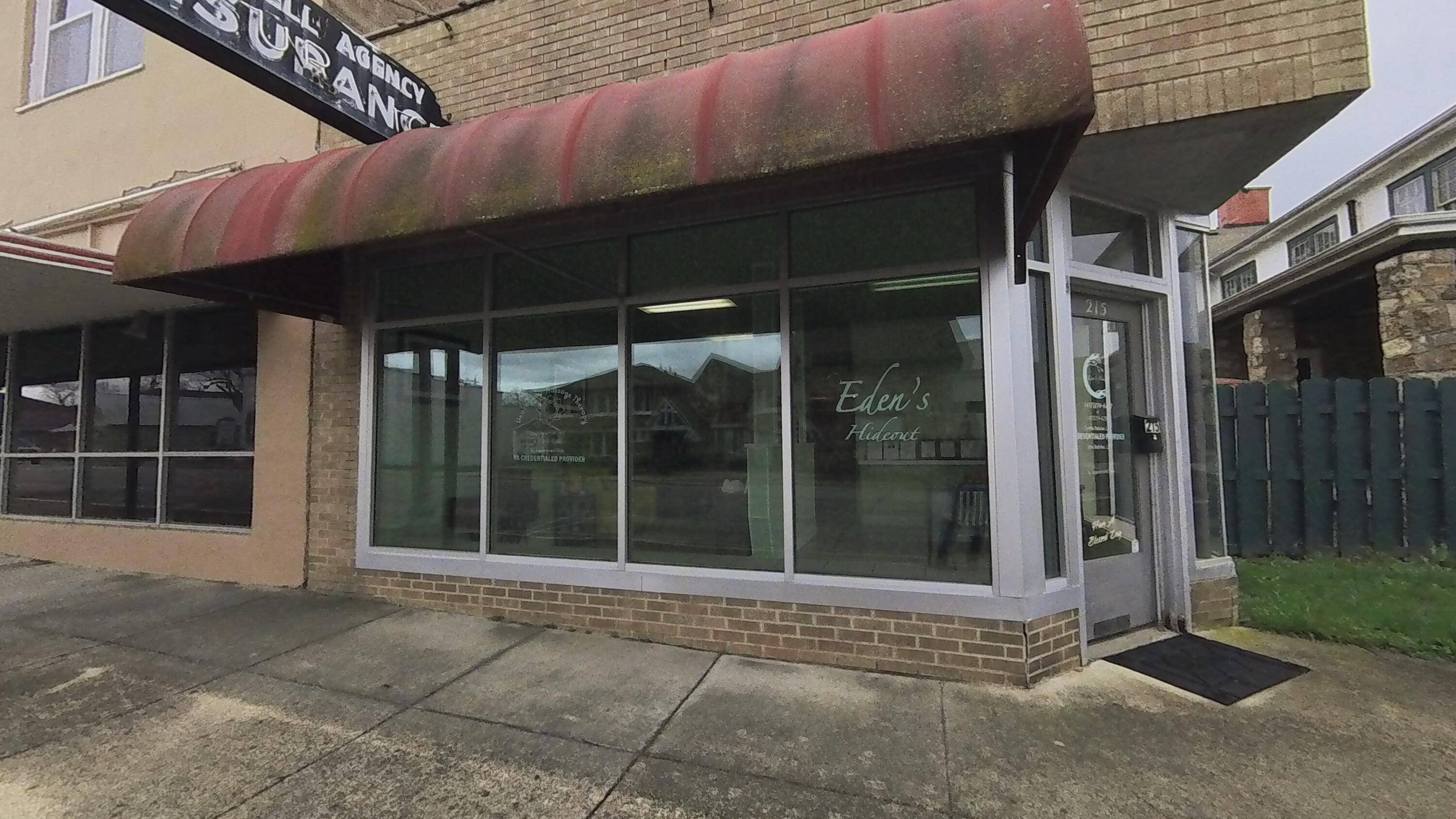 215 S Grand AVE, Houston, MO 65483