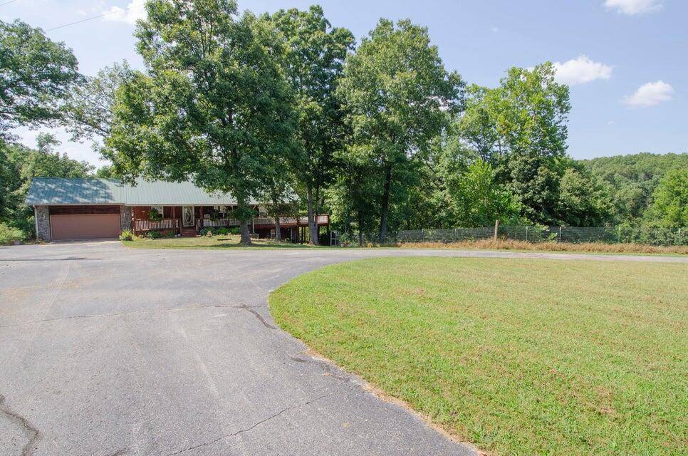 747 Amanda DR, Clever, MO 65631