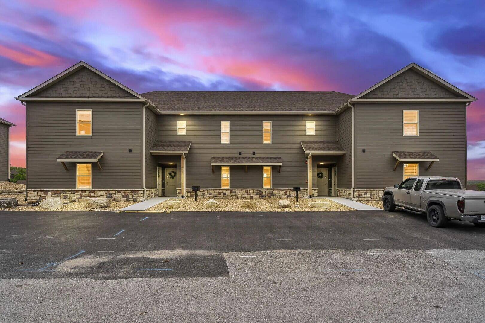 41 Bunker DR #4, Branson West, MO 65737