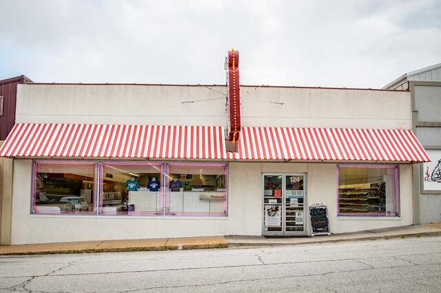 124 W Washington Avenue, Ava, MO 65608