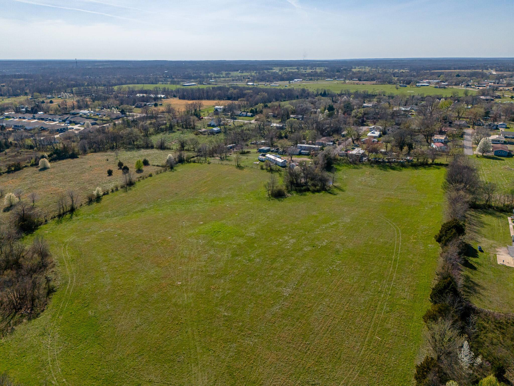 137 E Splitlog AVE, Goodman, MO 64843