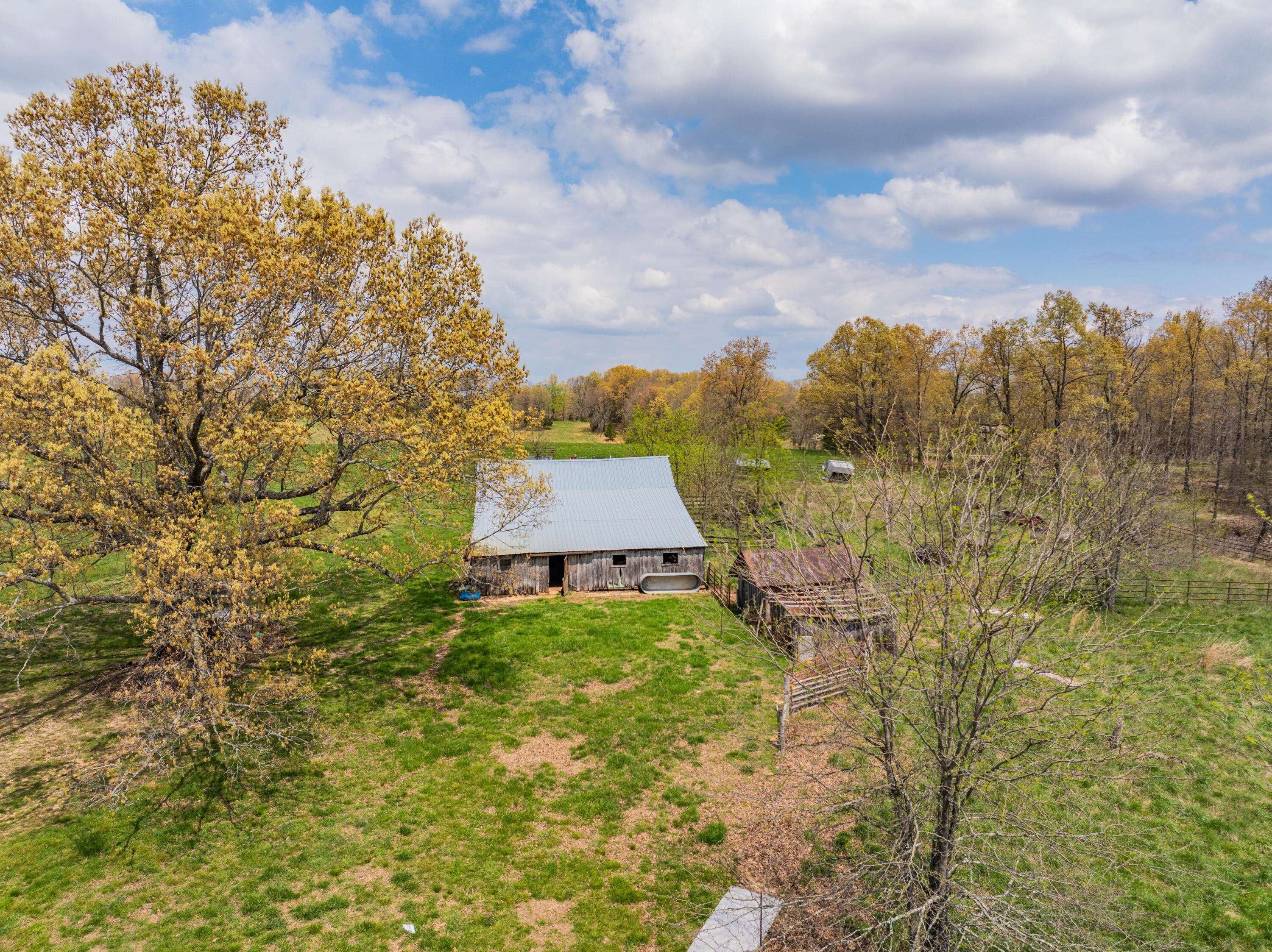 2722 Co Rd 347, Koshkonong, MO 65692