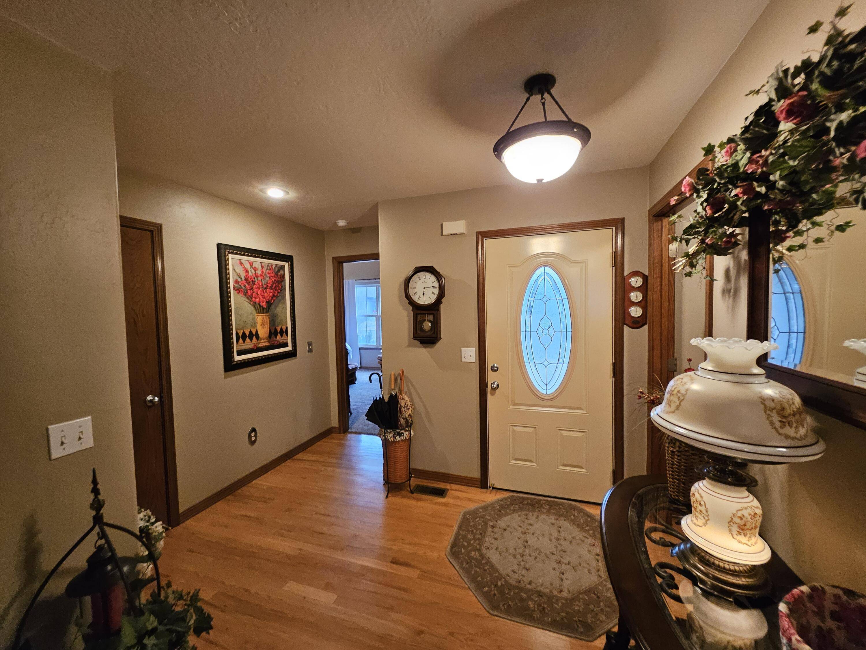 206 Prairie LN, Monett, MO 65708