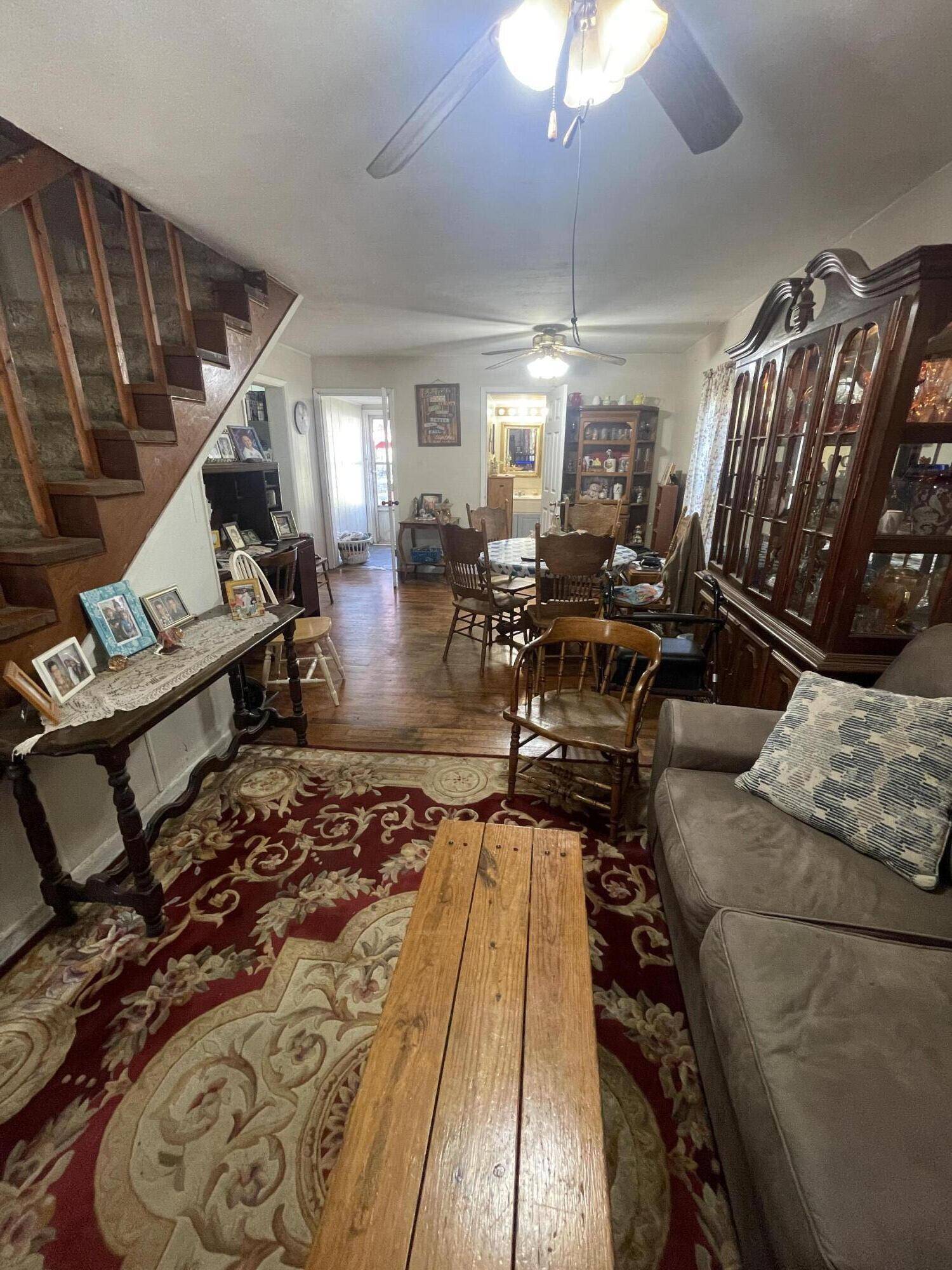 1631 W Lee ST, Springfield, MO 65803