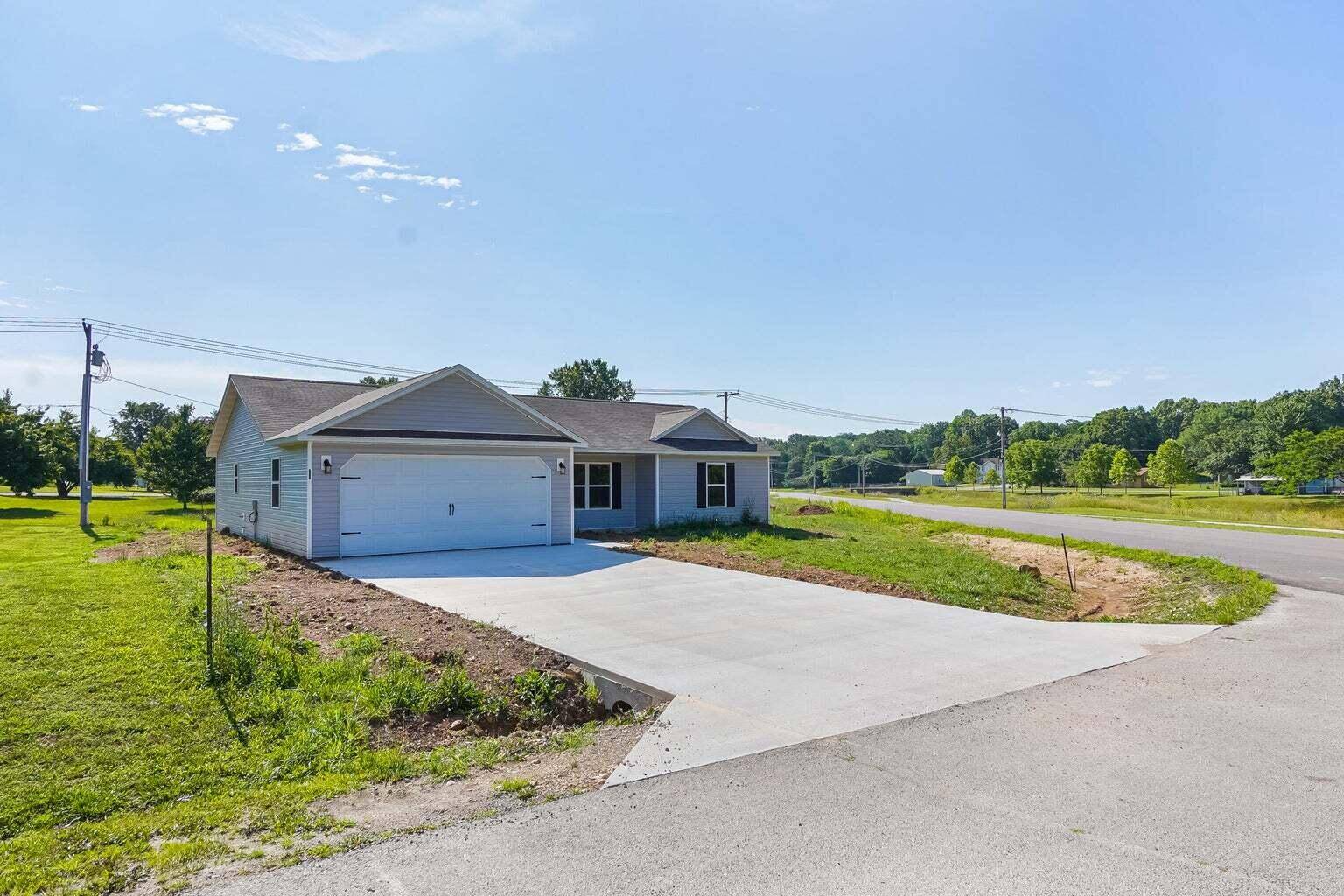2502, 2503 Kody, Melissa & Courtney, West Plains, MO 65775