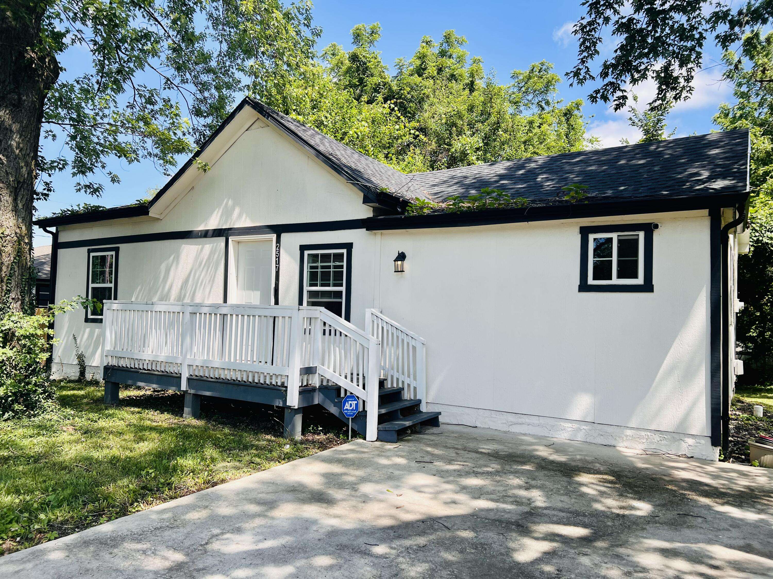 2517 W Phelps ST, Springfield, MO 65802