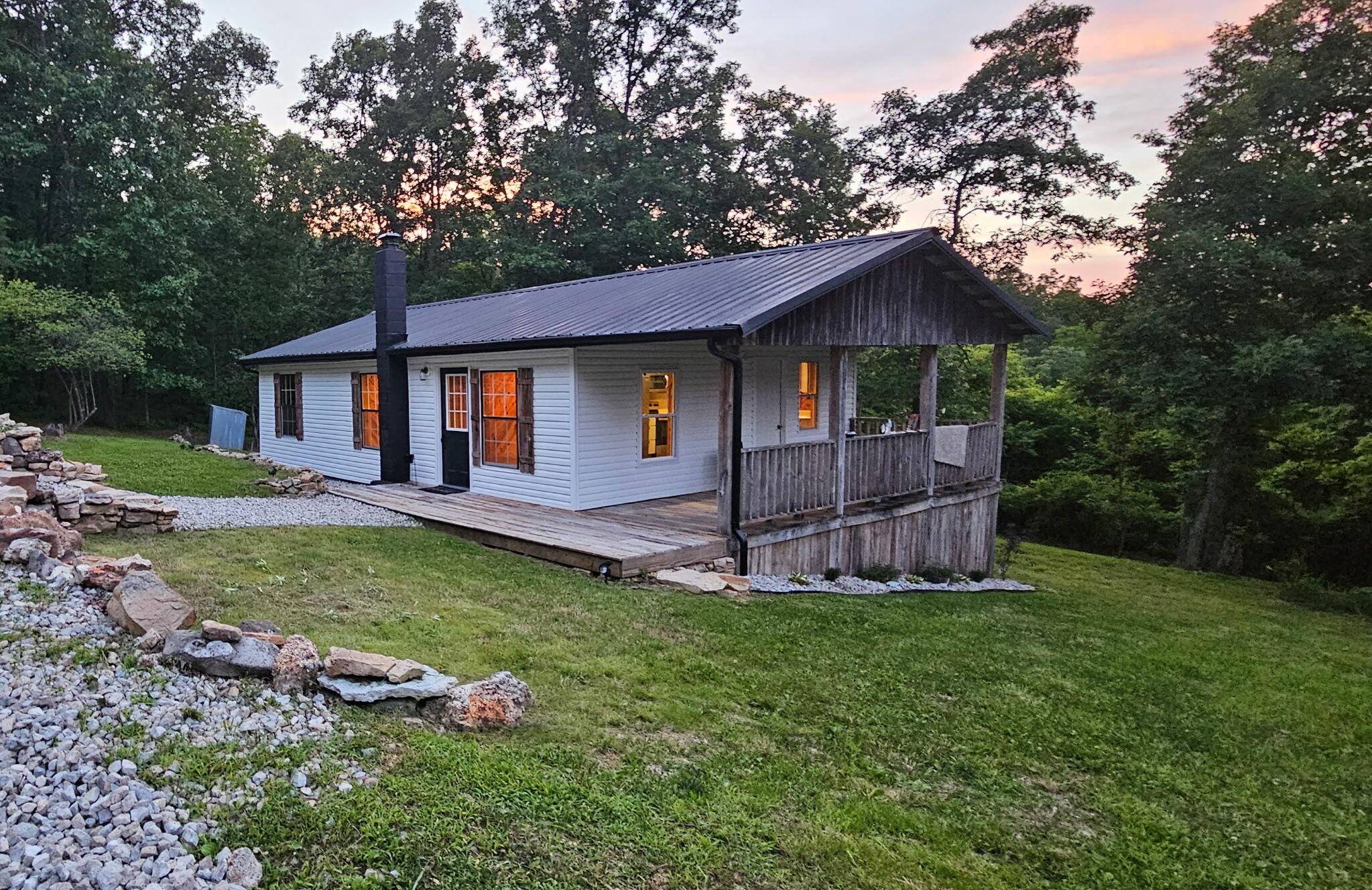 11498 Weatherman DR, Mountain Grove, MO 65711