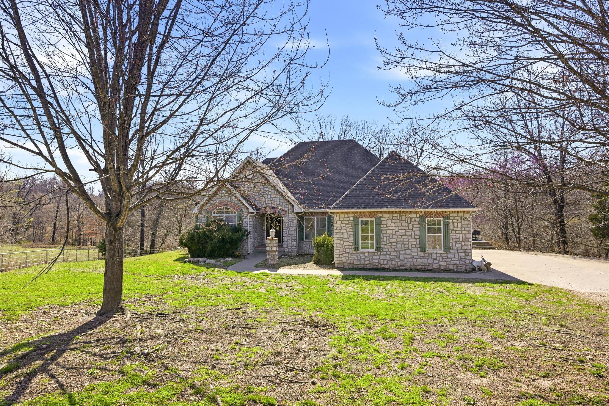 485 Jaguar RD, Goodman, MO 64843