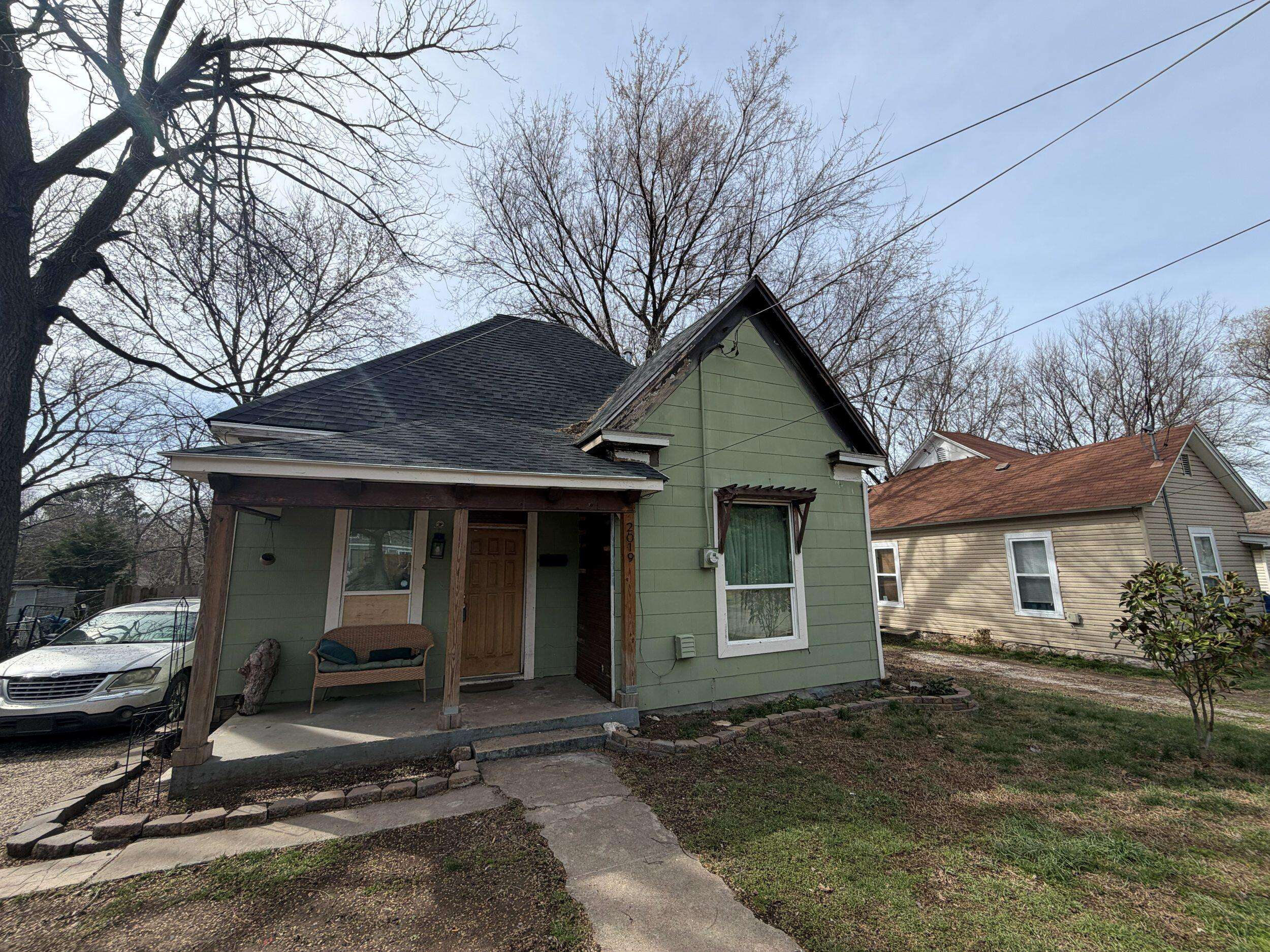 2019 N Howard AVE, Springfield, MO 65803
