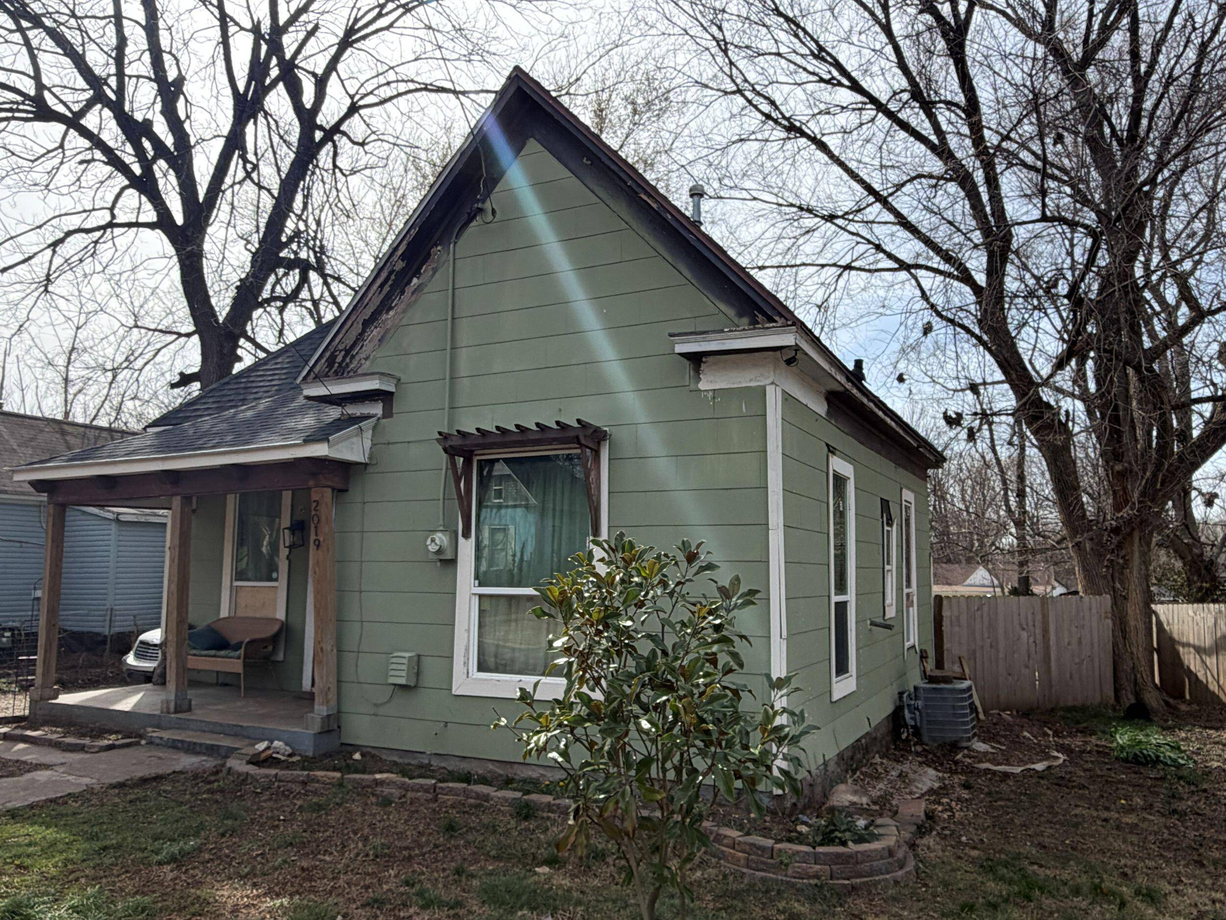 2019 N Howard AVE, Springfield, MO 65803