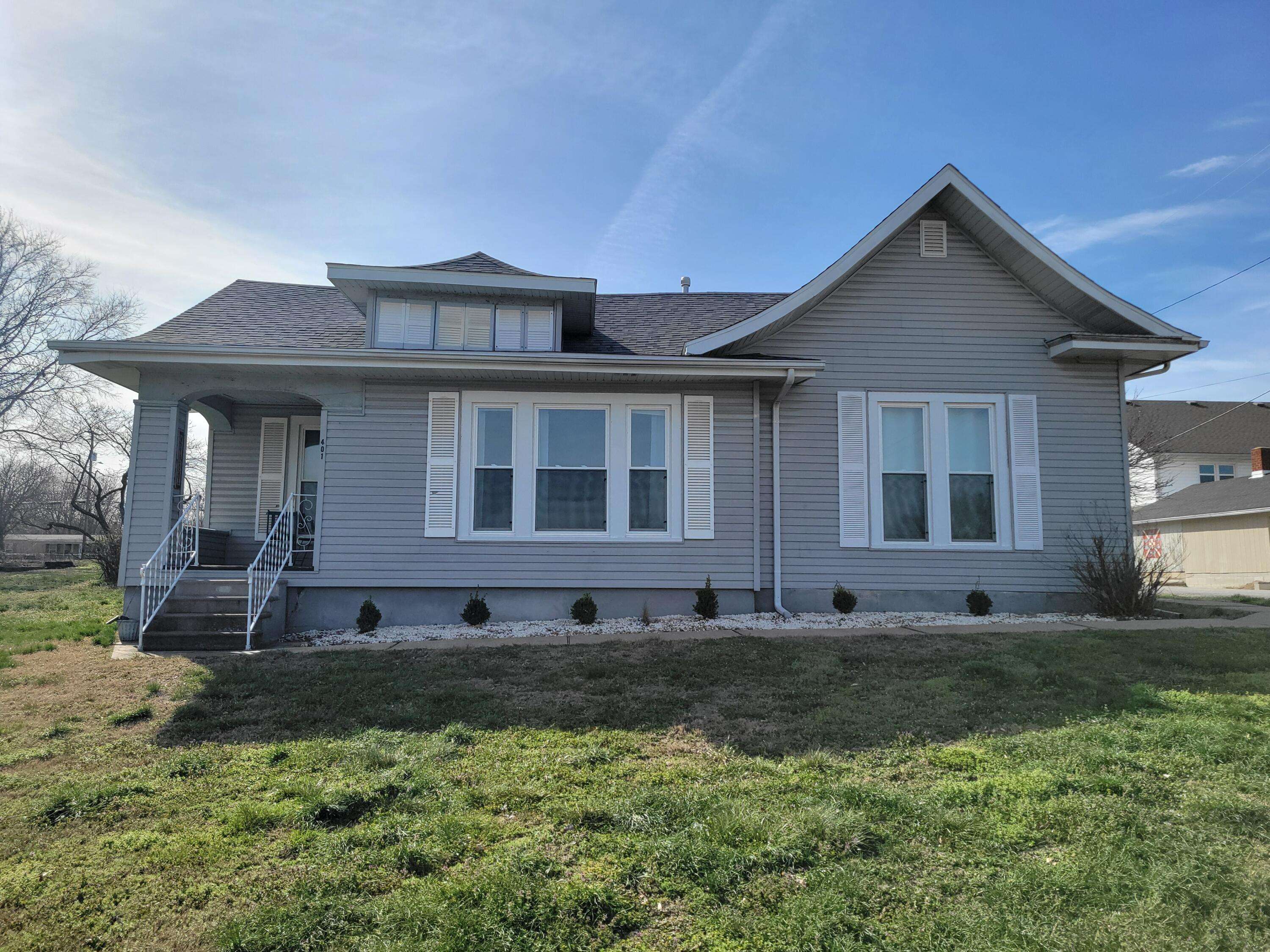 401 South ST, Stockton, MO 65785