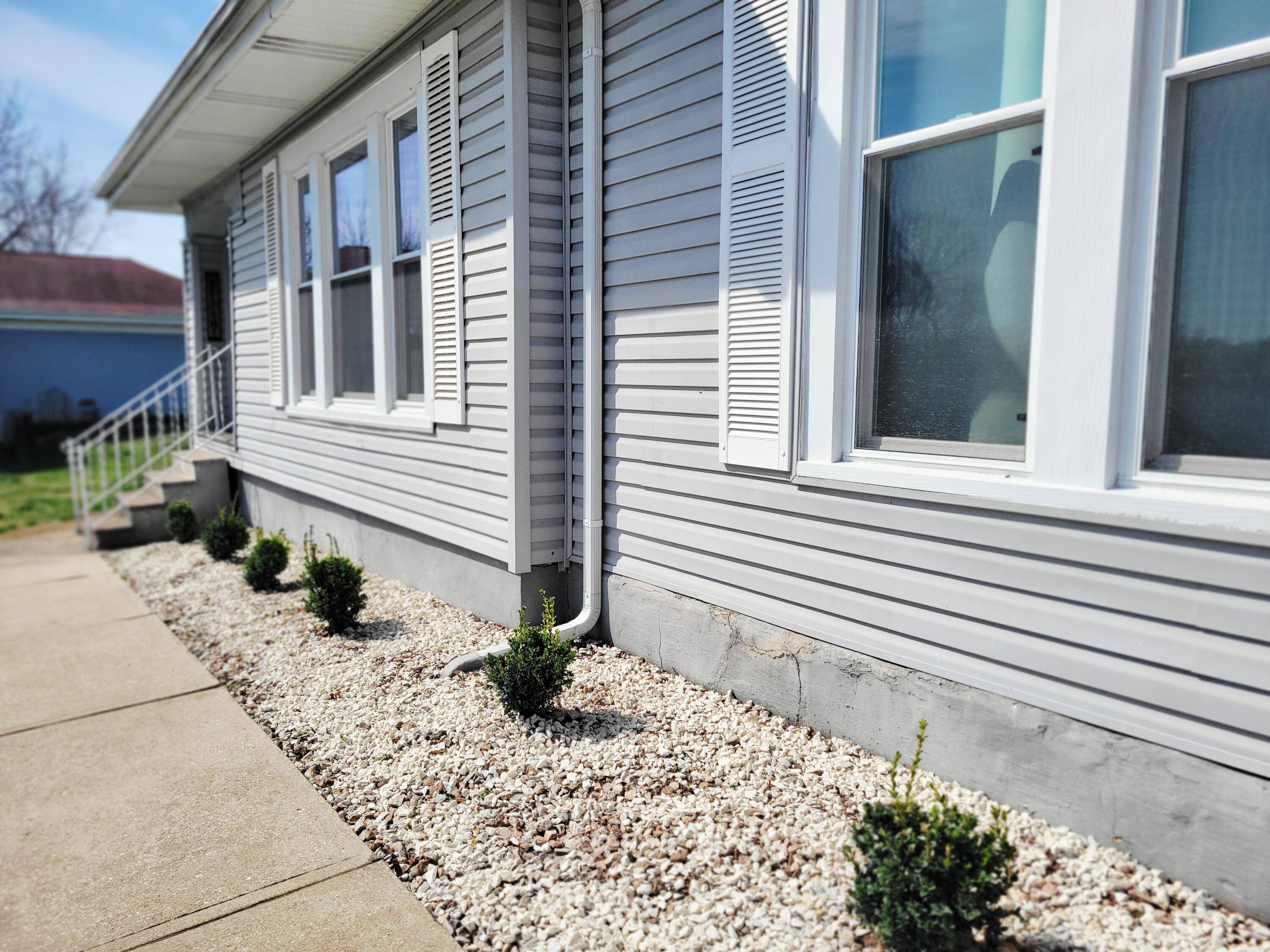 401 South ST, Stockton, MO 65785