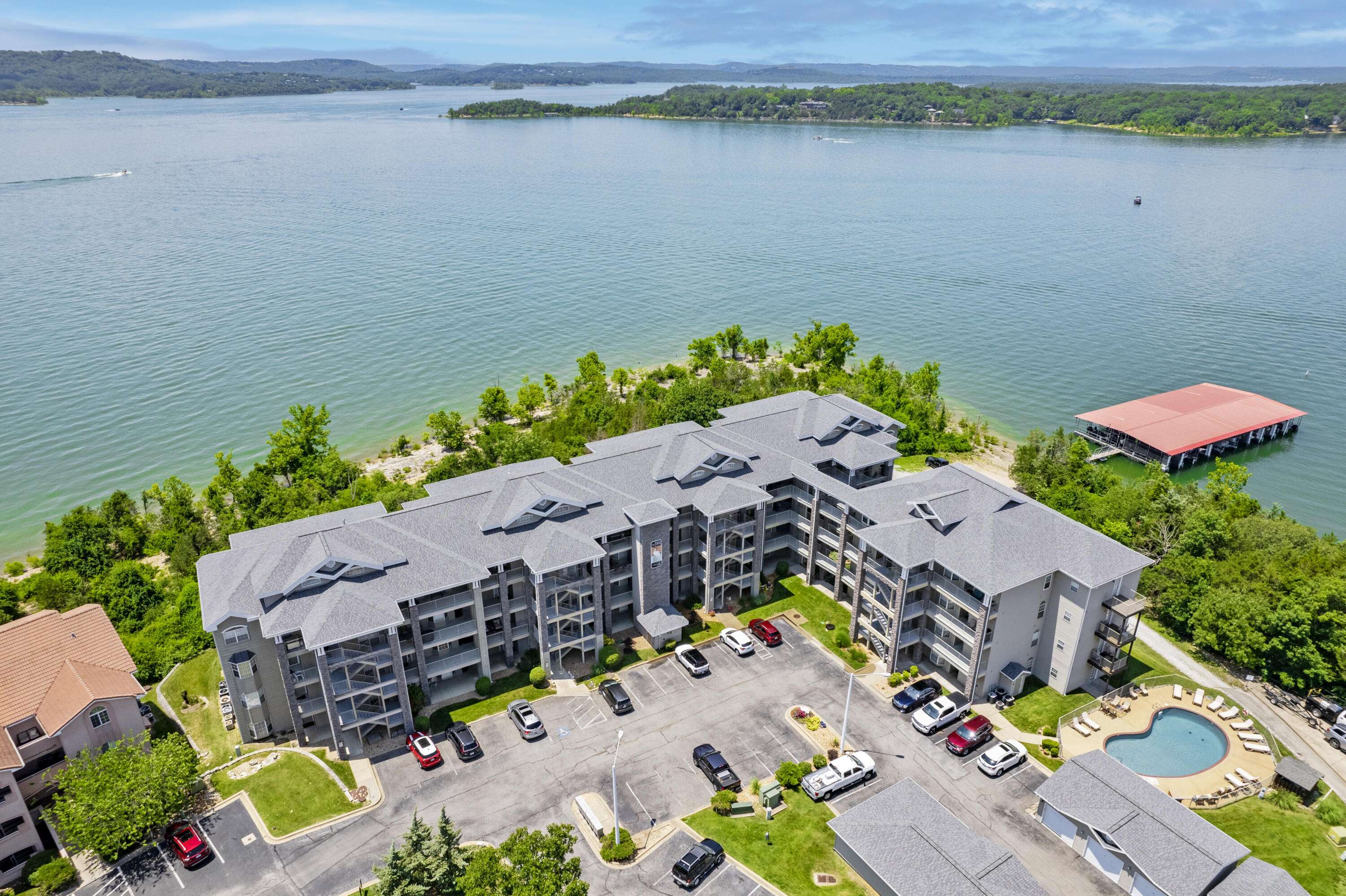 680 Emerald Pointe DR #1, Hollister, MO 65672