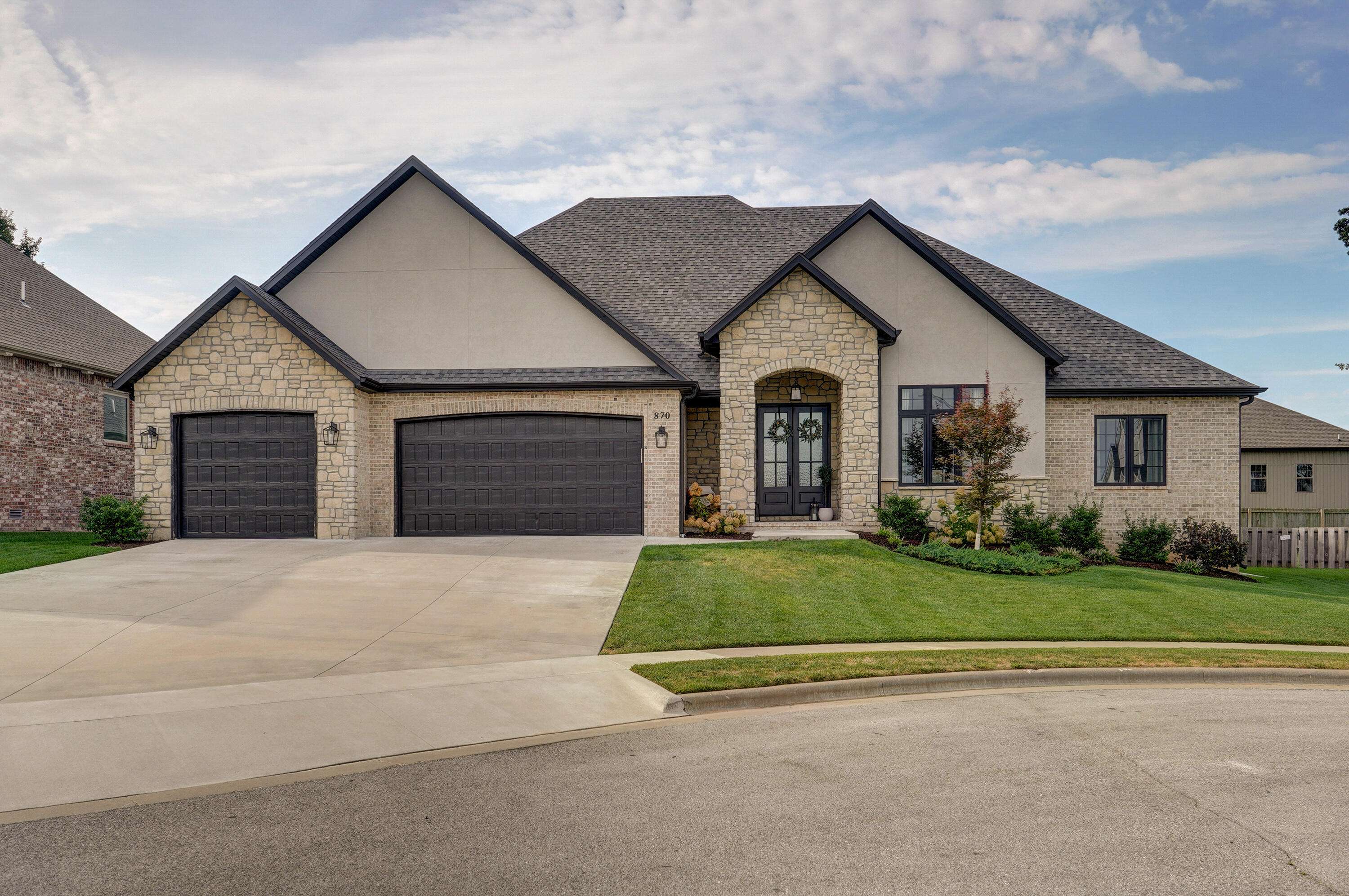 870 E Emerald TER, Nixa, MO 65714