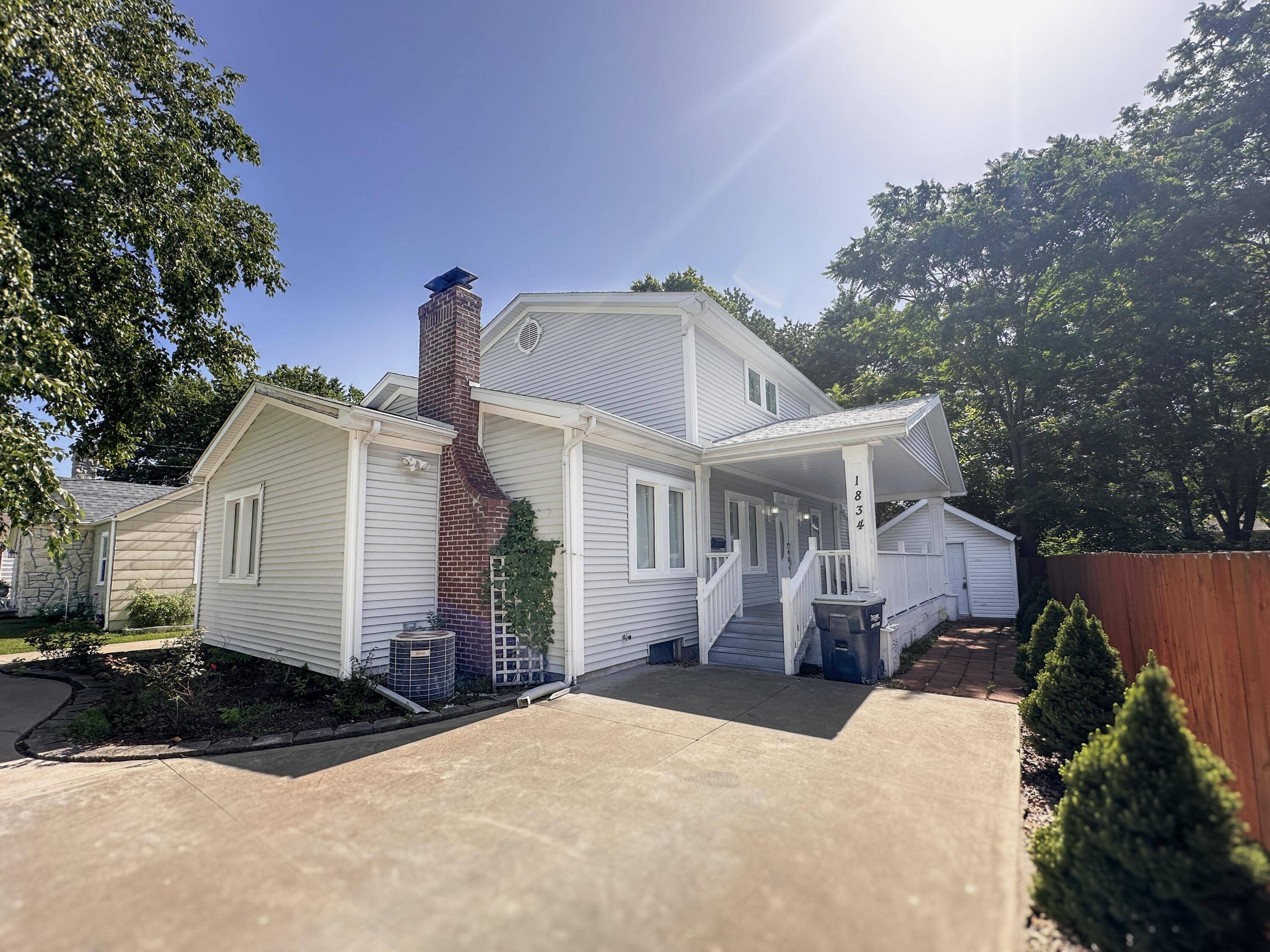 1834 S Jefferson AVE, Springfield, MO 65807