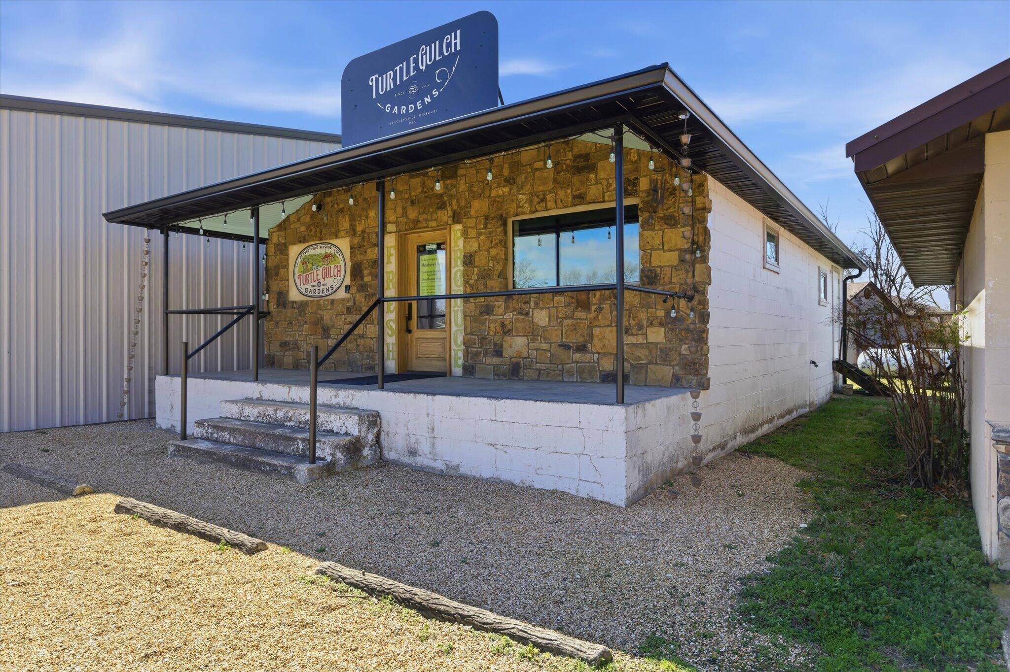 25862 E State Highway 76, Bradleyville, MO 65614