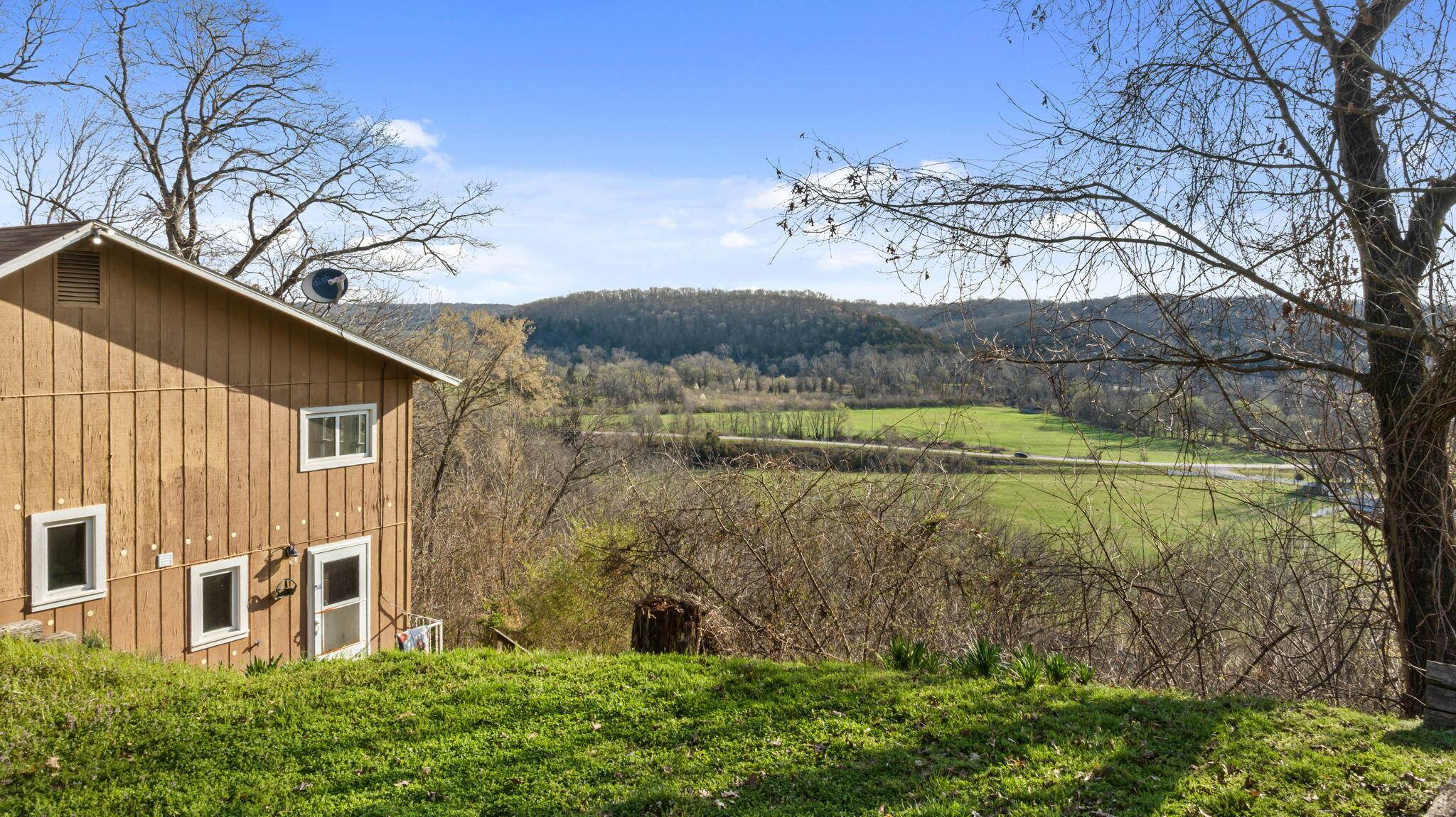 300 Summit LN, Noel, MO 64854