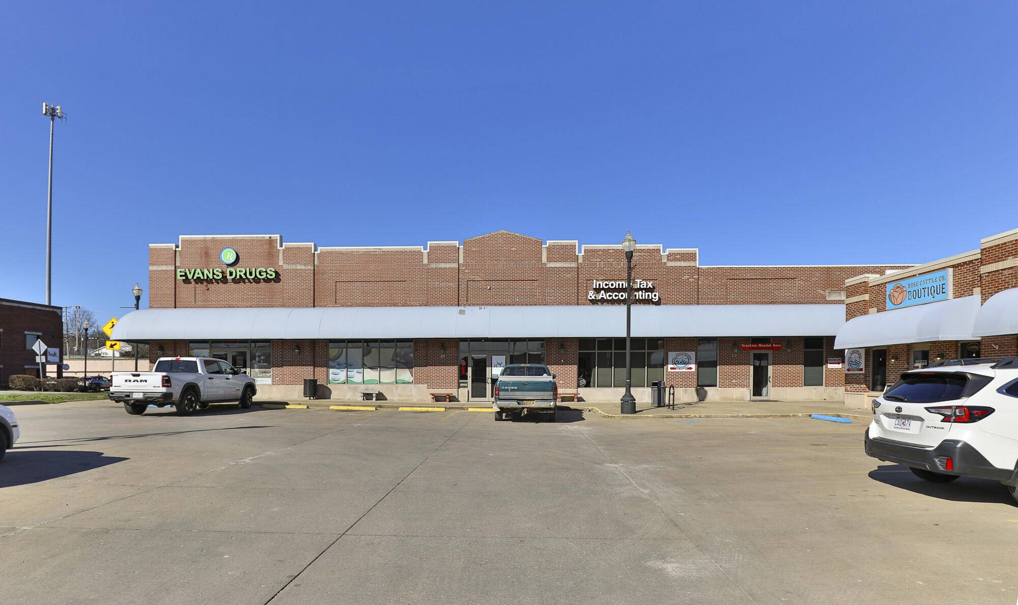 21 Public SQ, Stockton, MO 65785