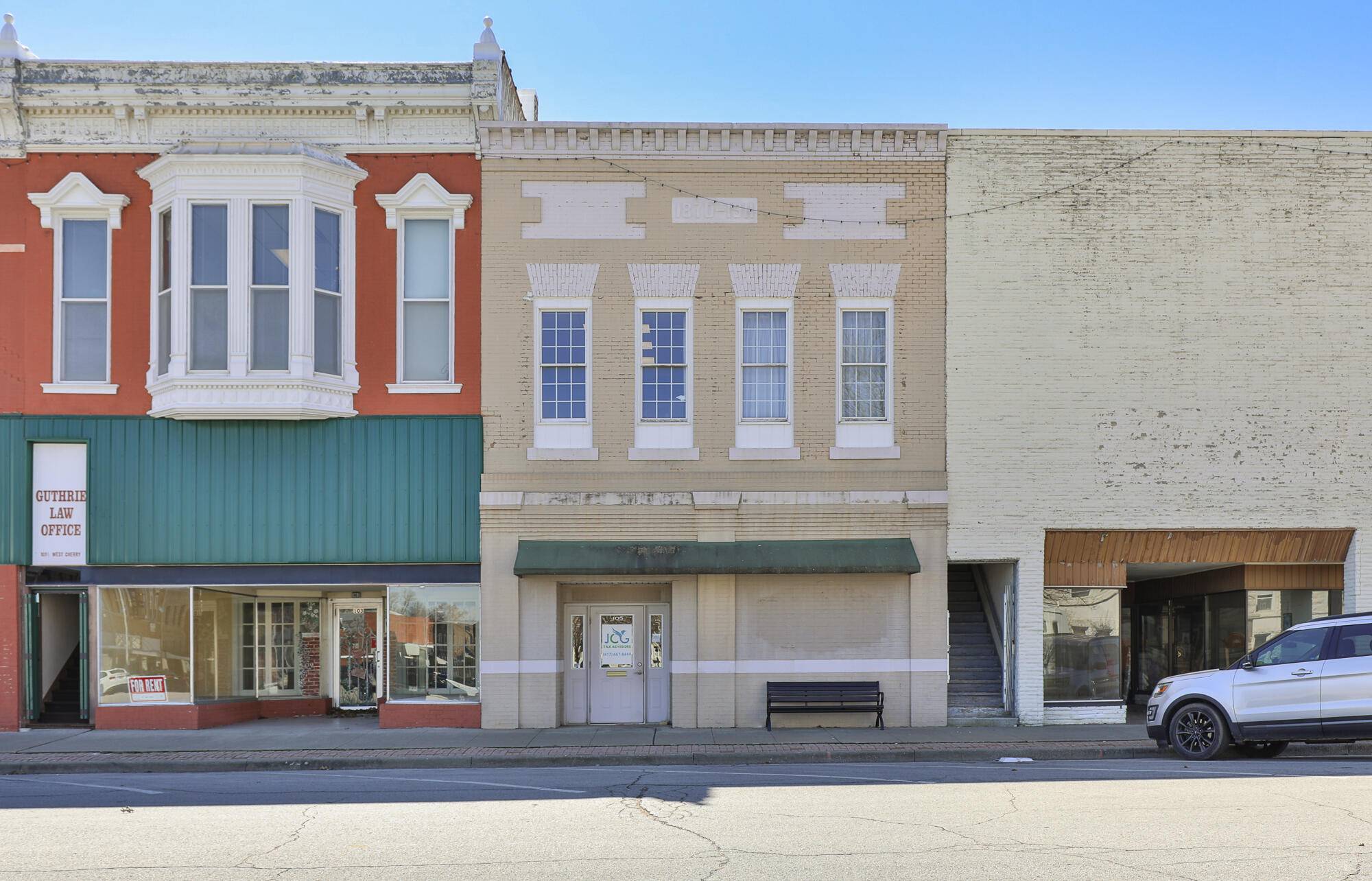 105 W Cherry ST, Nevada, MO 64772