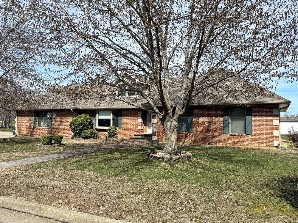 2004 N Lynn ST, Nevada, MO 64772
