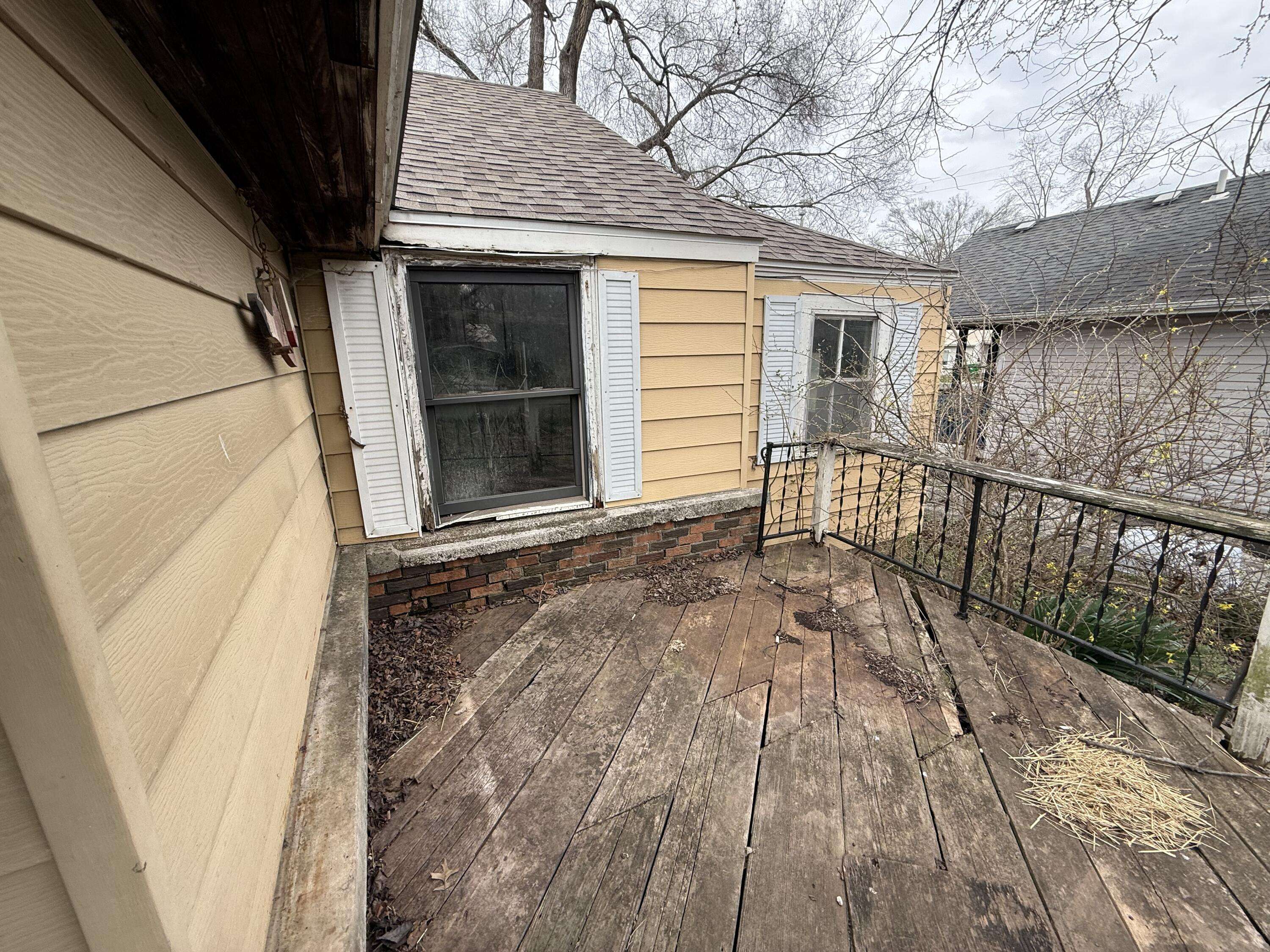 2805 W Olive ST, Springfield, MO 65802