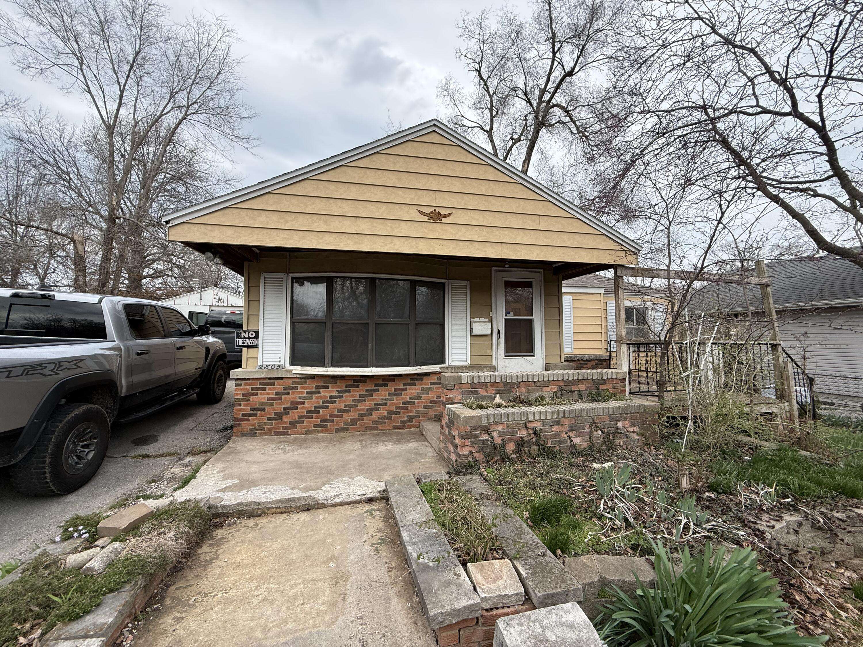 2805 W Olive ST, Springfield, MO 65802