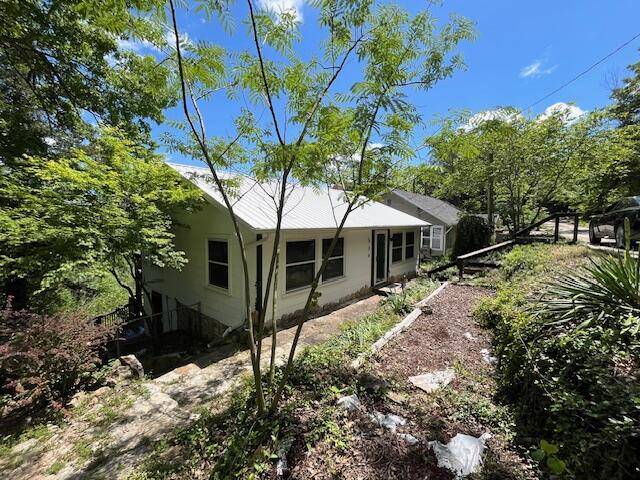 530 Taneycomo Hill DR, Hollister, MO 65672