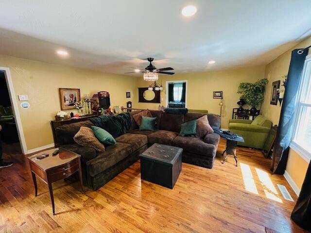 530 Taneycomo Hill DR, Hollister, MO 65672