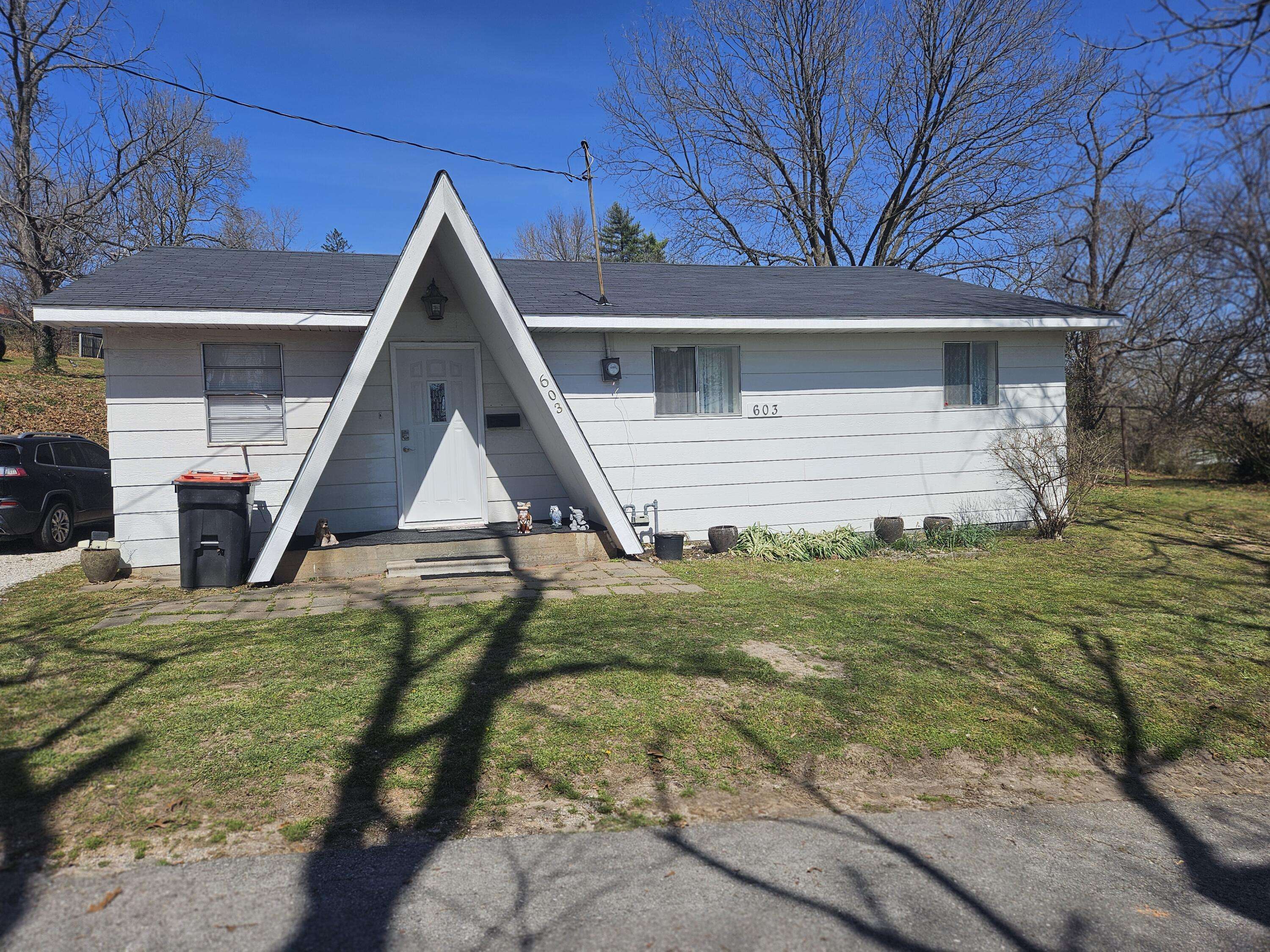 603 W 1st ST, Cassville, MO 65625