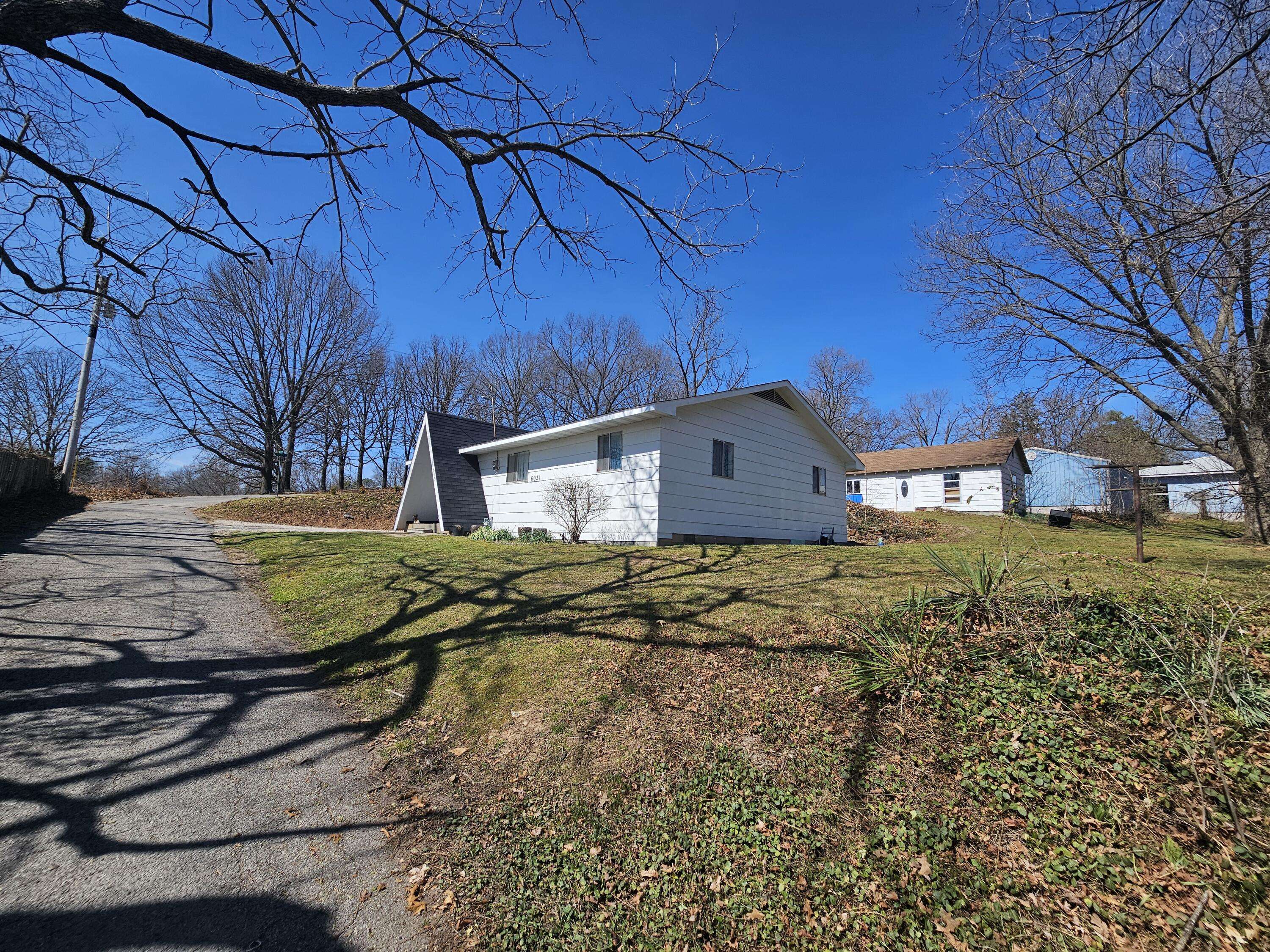 603 W 1st ST, Cassville, MO 65625