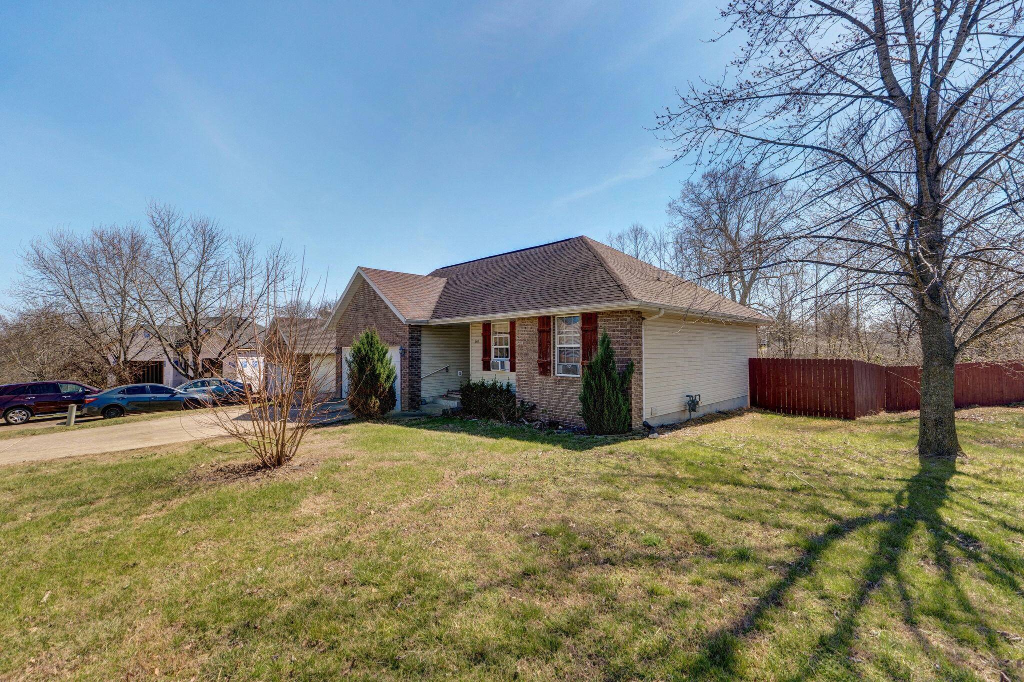 602 Oak Leaf CT, Nixa, MO 65714