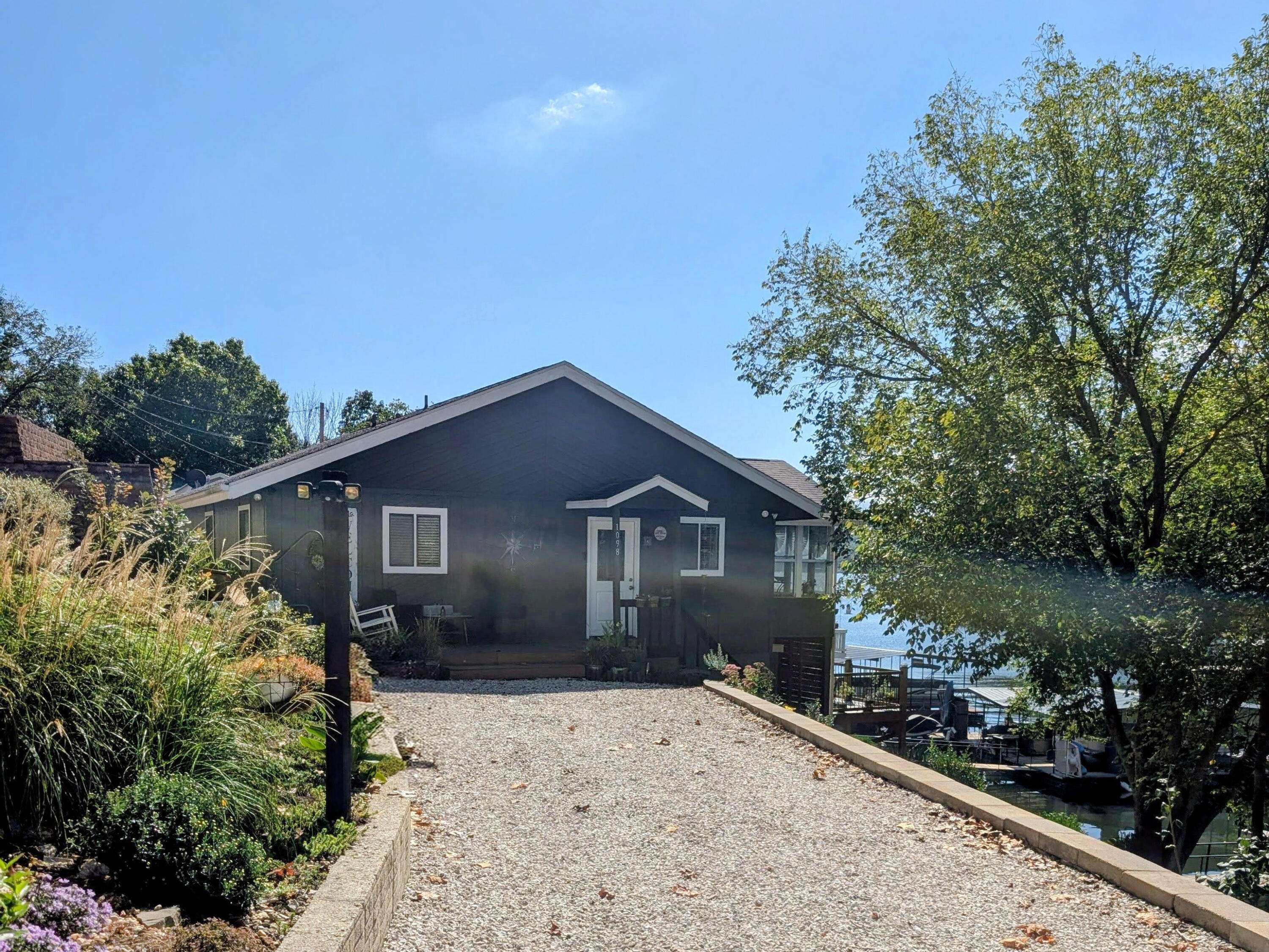 1098 Jupiter RD, Camdenton, MO 65020