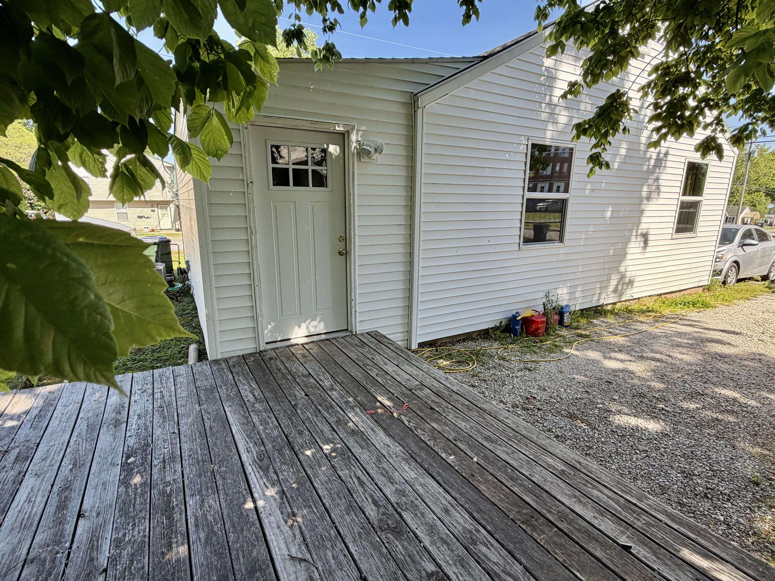 219 S Lillian AVE, Bolivar, MO 65613