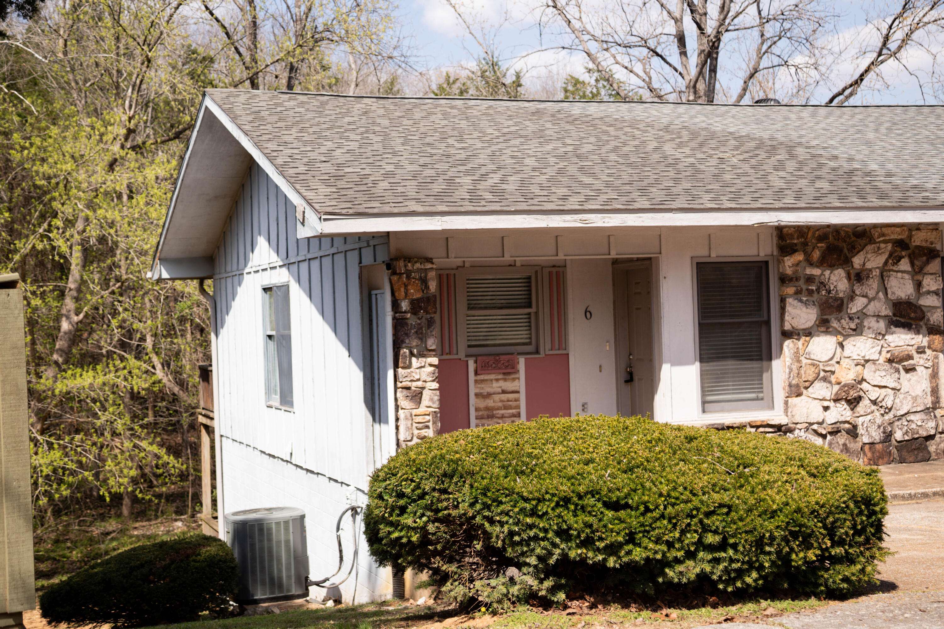 6 Akokisa DR, Cherokee Village, AR 72525