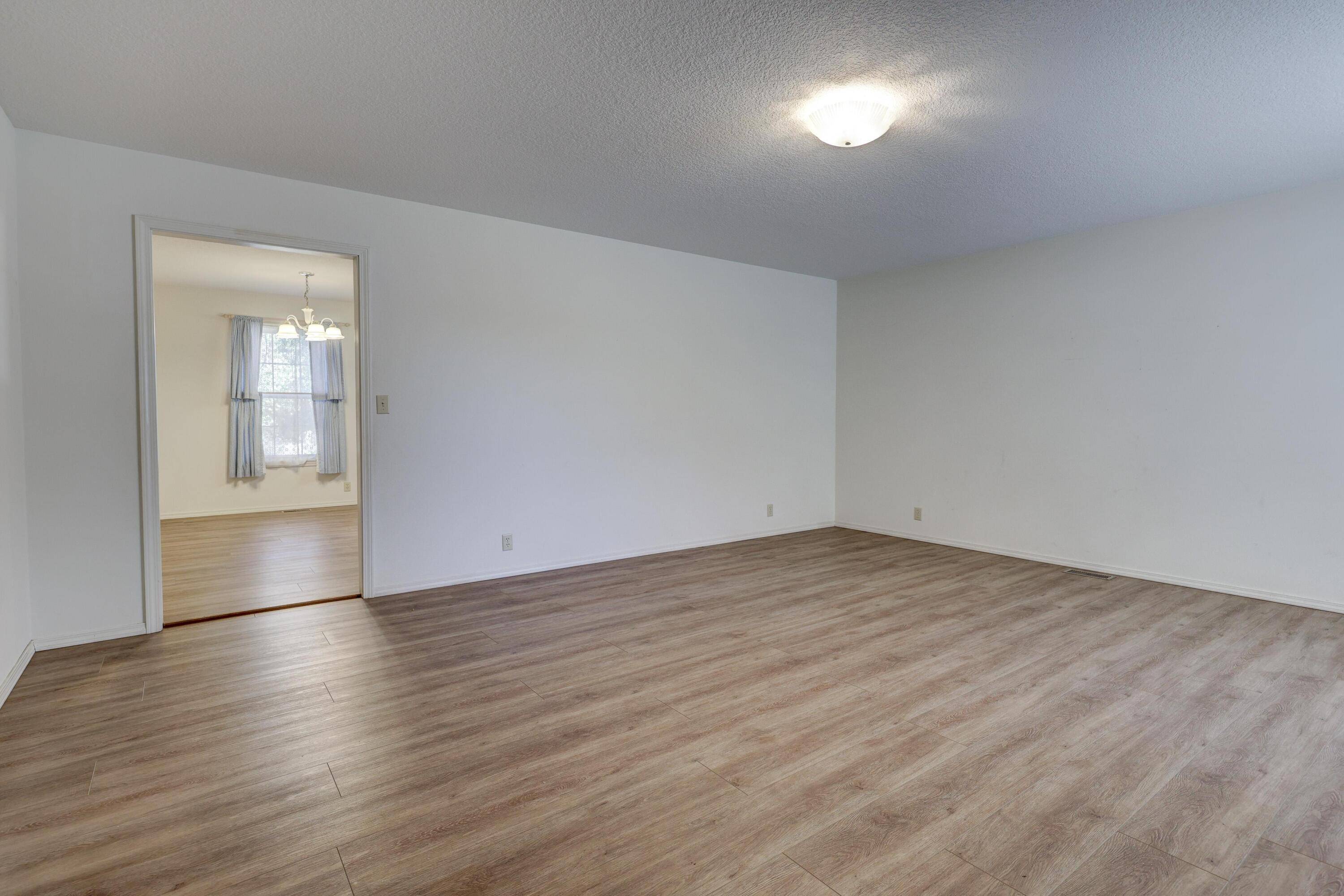 1411 Gold Stream DR, Webb City, MO 64870