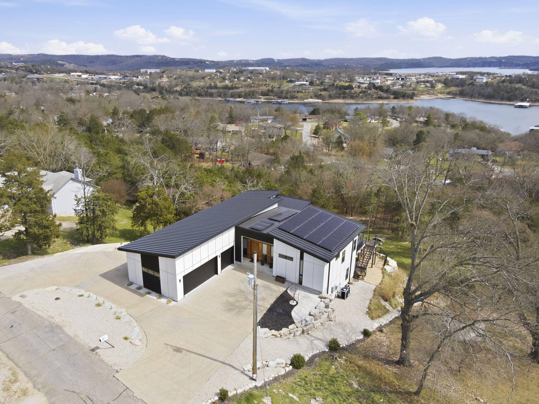 2 N Wilderness TRL, Kimberling City, MO 65686