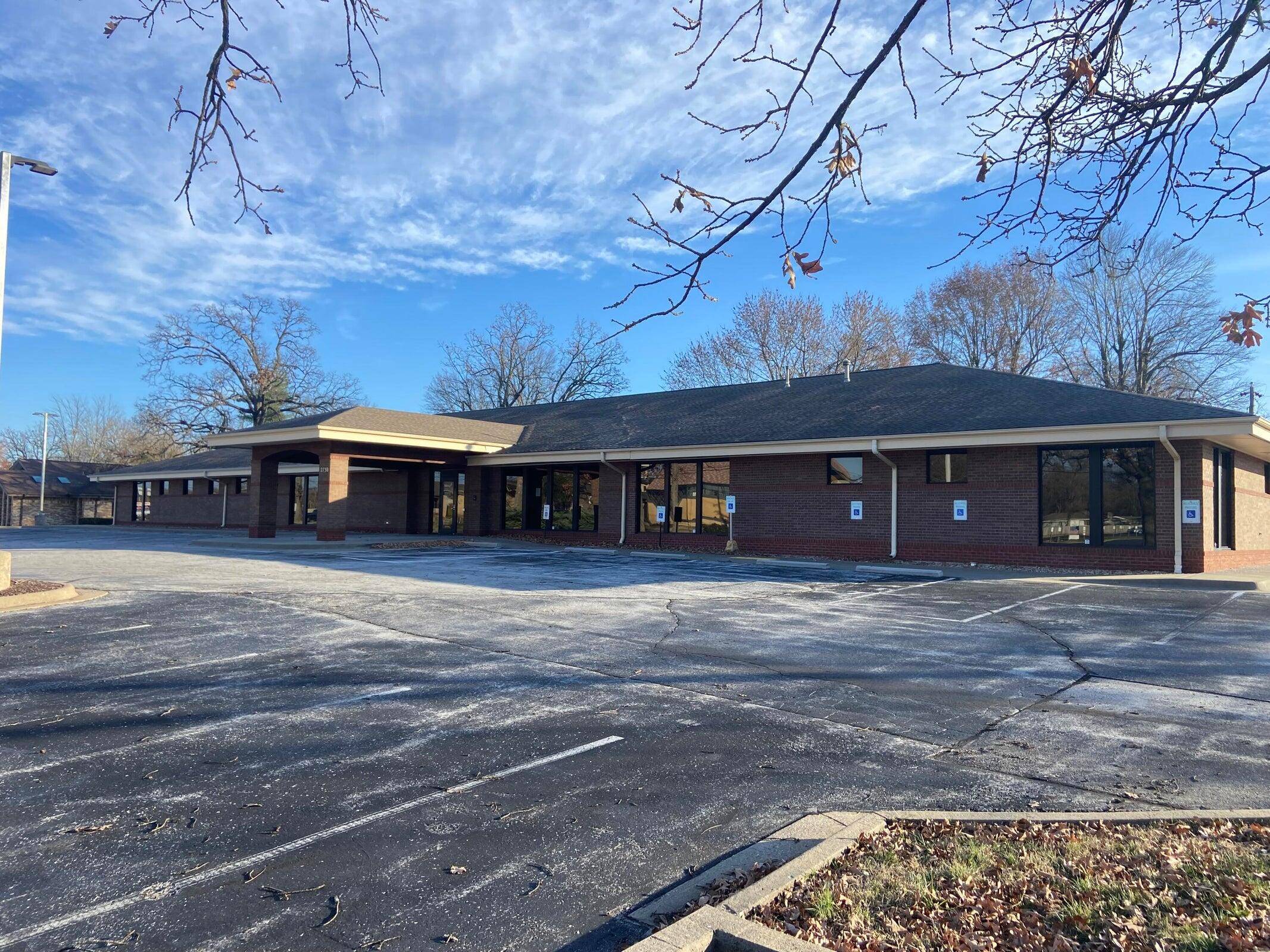 2734 E Sunshine ST, Springfield, MO 65804