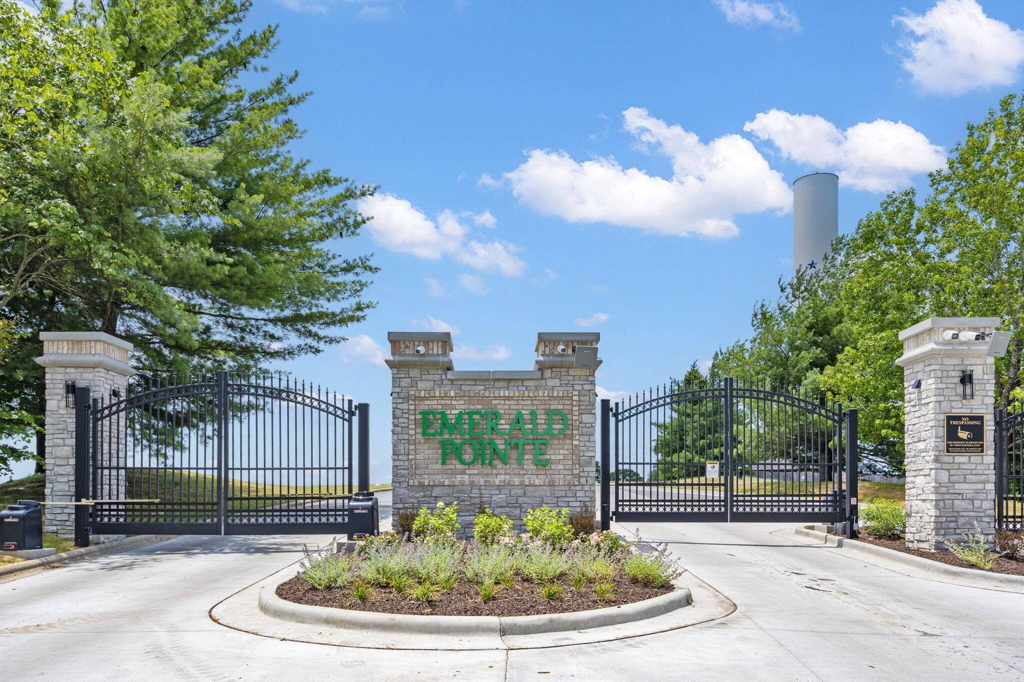 215 Lower Emerald Bay CIR #8, Hollister, MO 65672