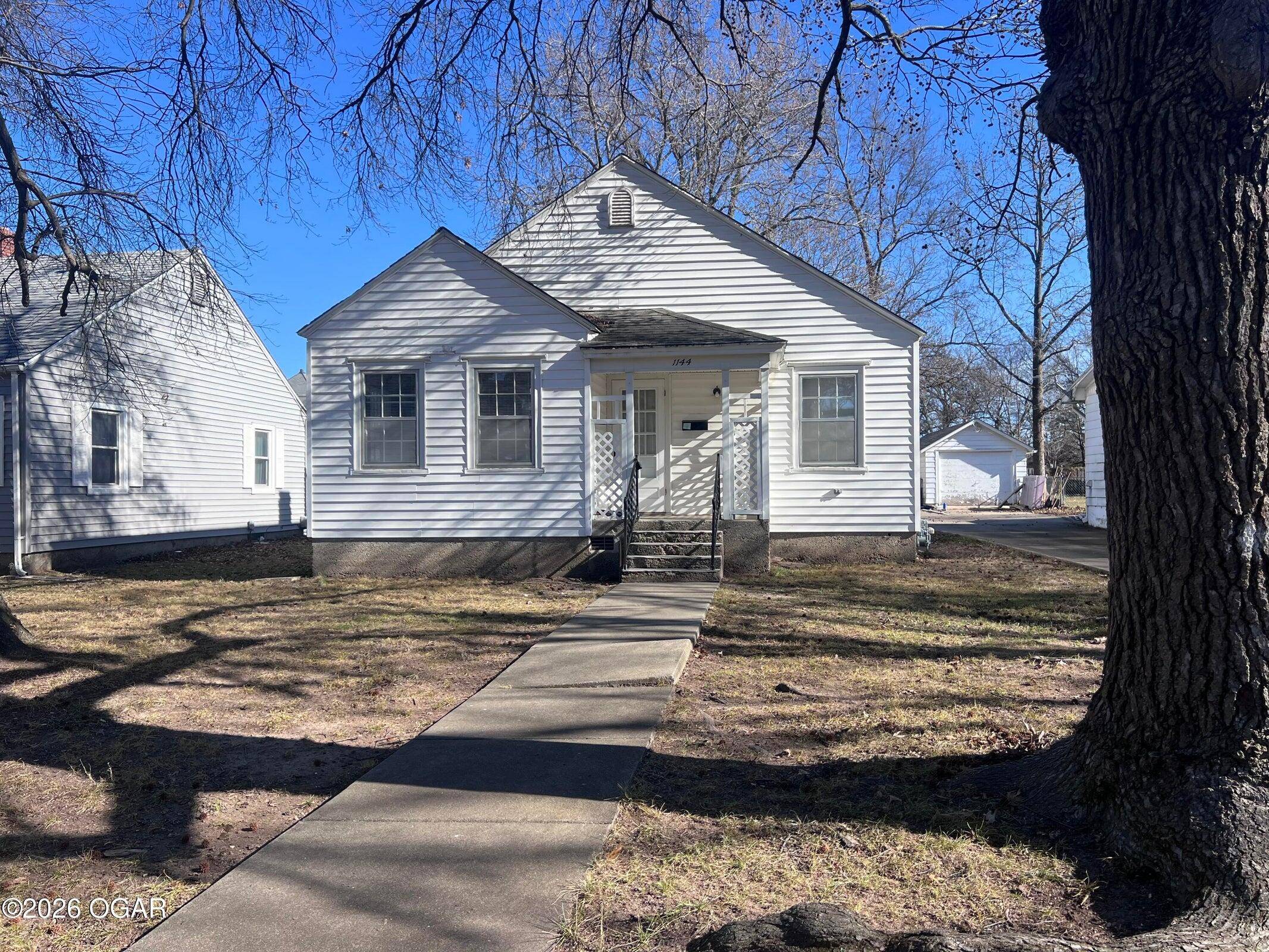 1144 S Main ST, Carthage, MO 64836