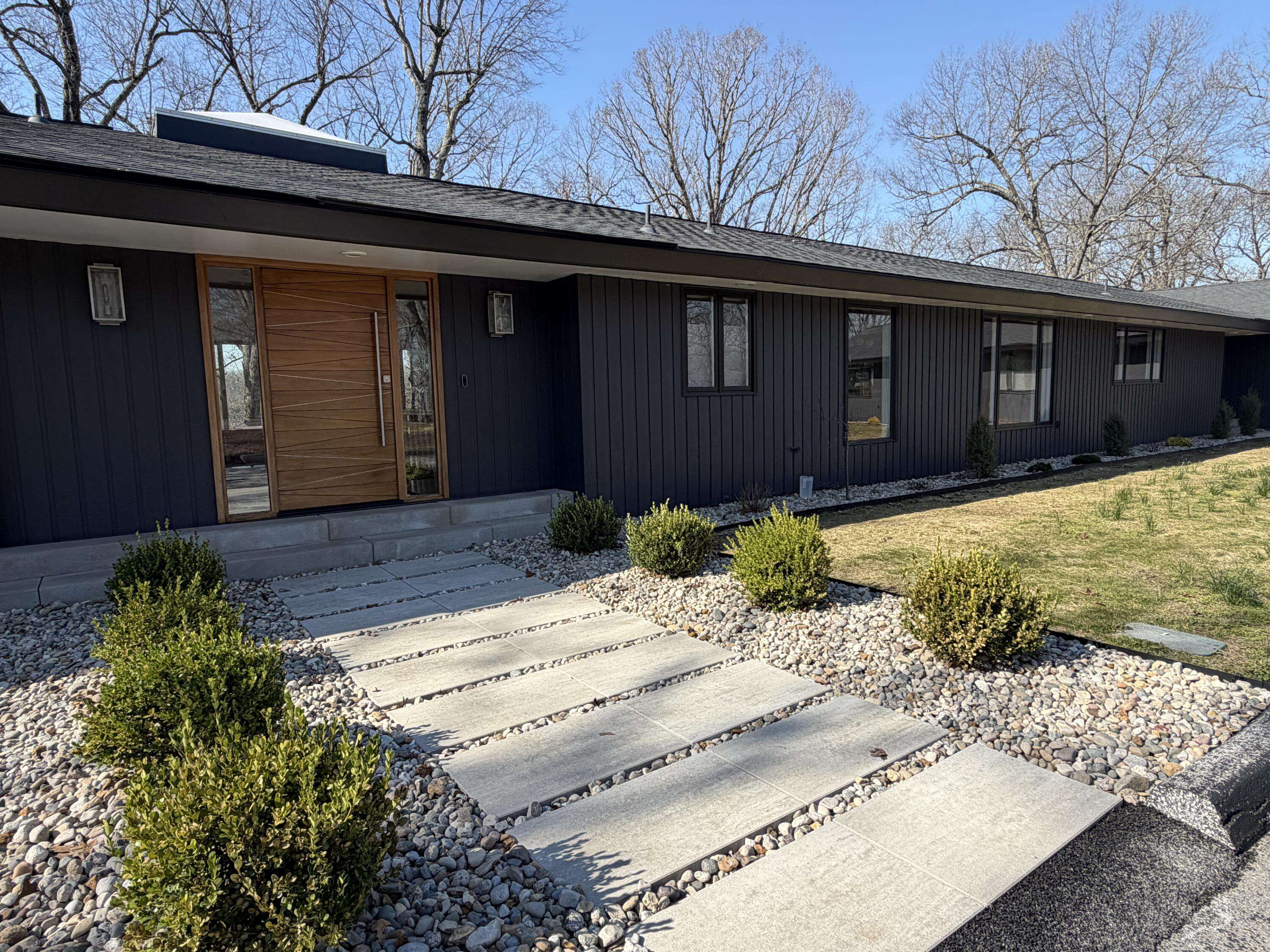 7353 E Farm Road 148, Rogersville, MO 65742