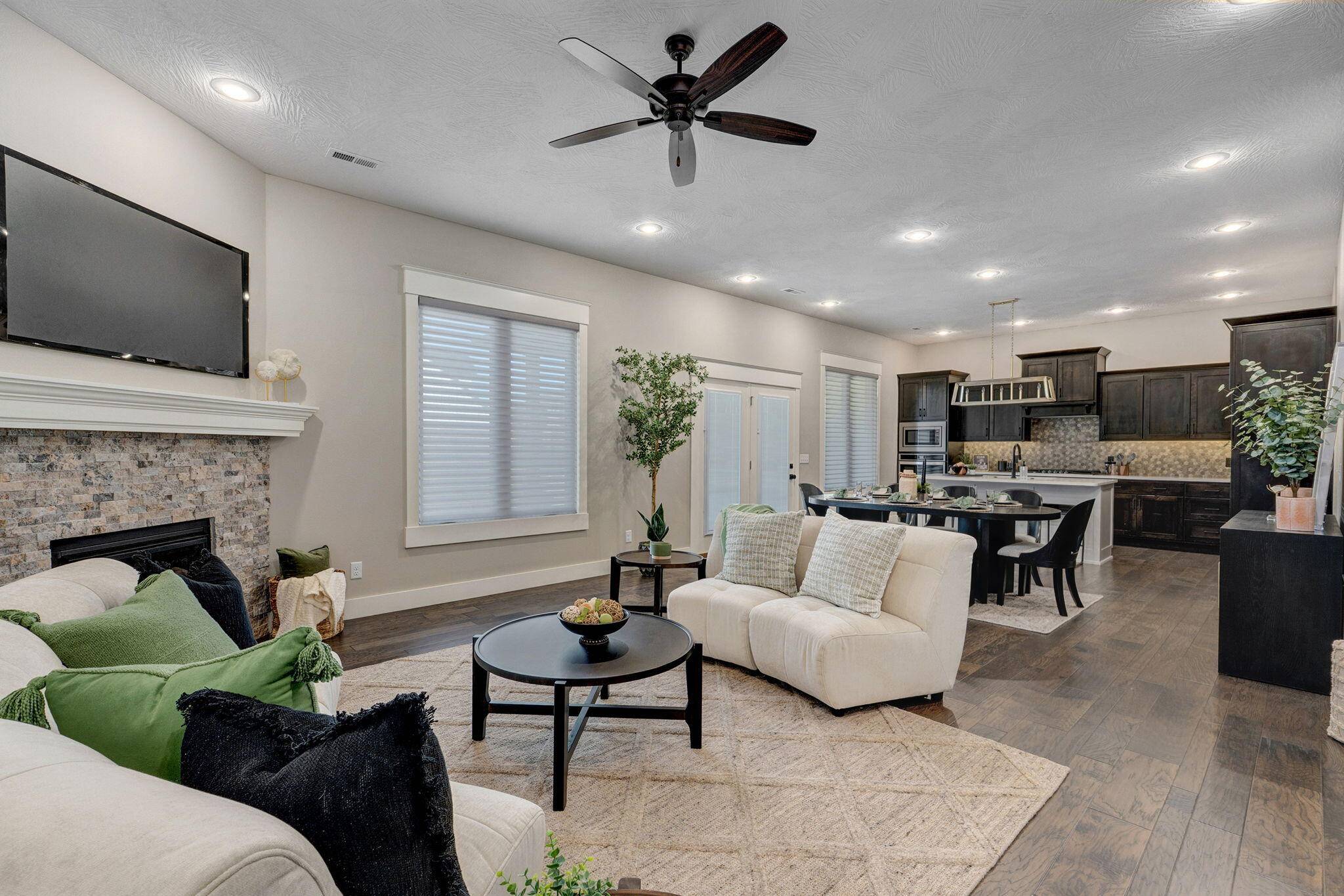 1301 S Amber Ridge DR, Nixa, MO 65714