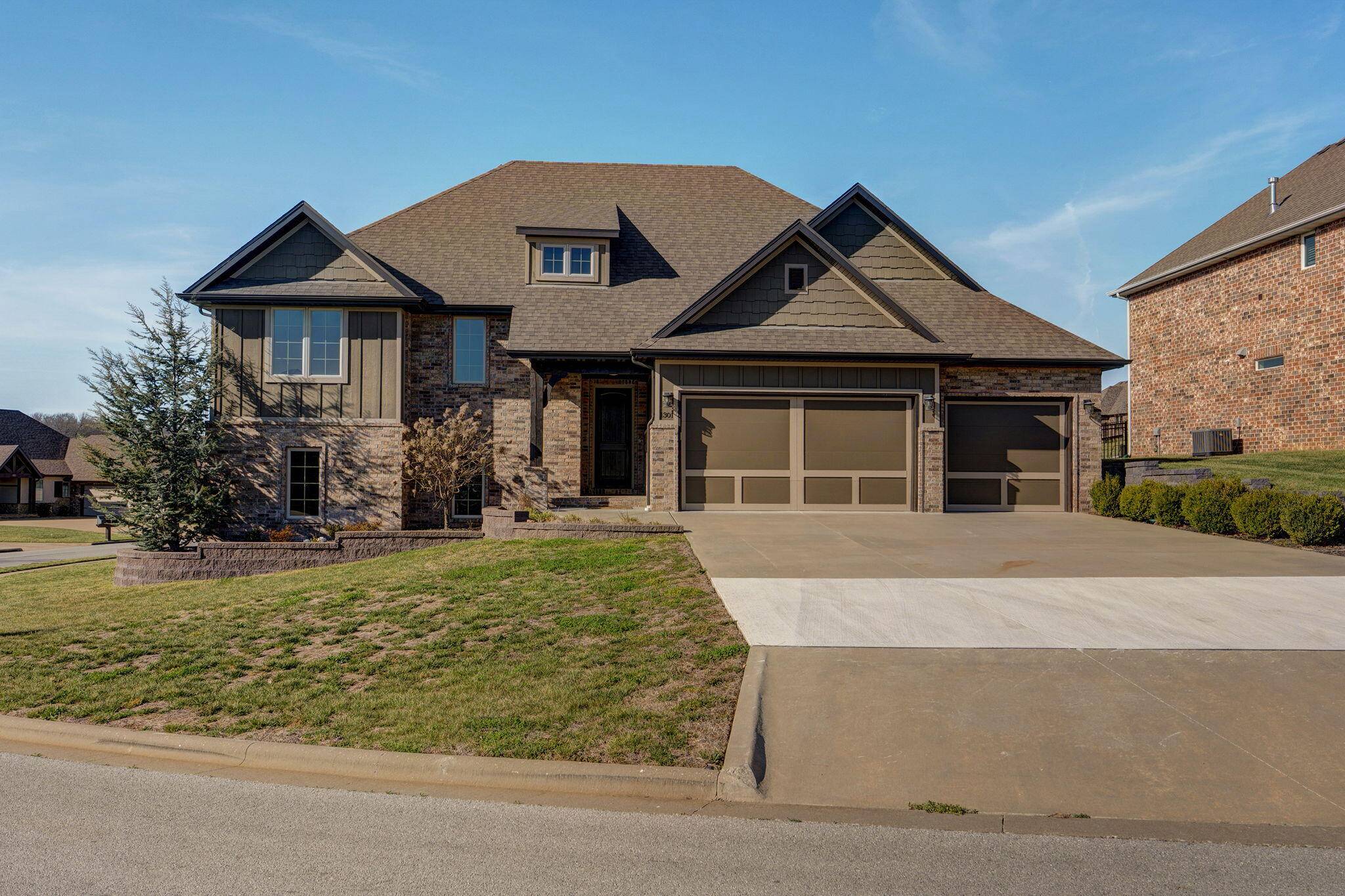 1301 S Amber Ridge DR, Nixa, MO 65714