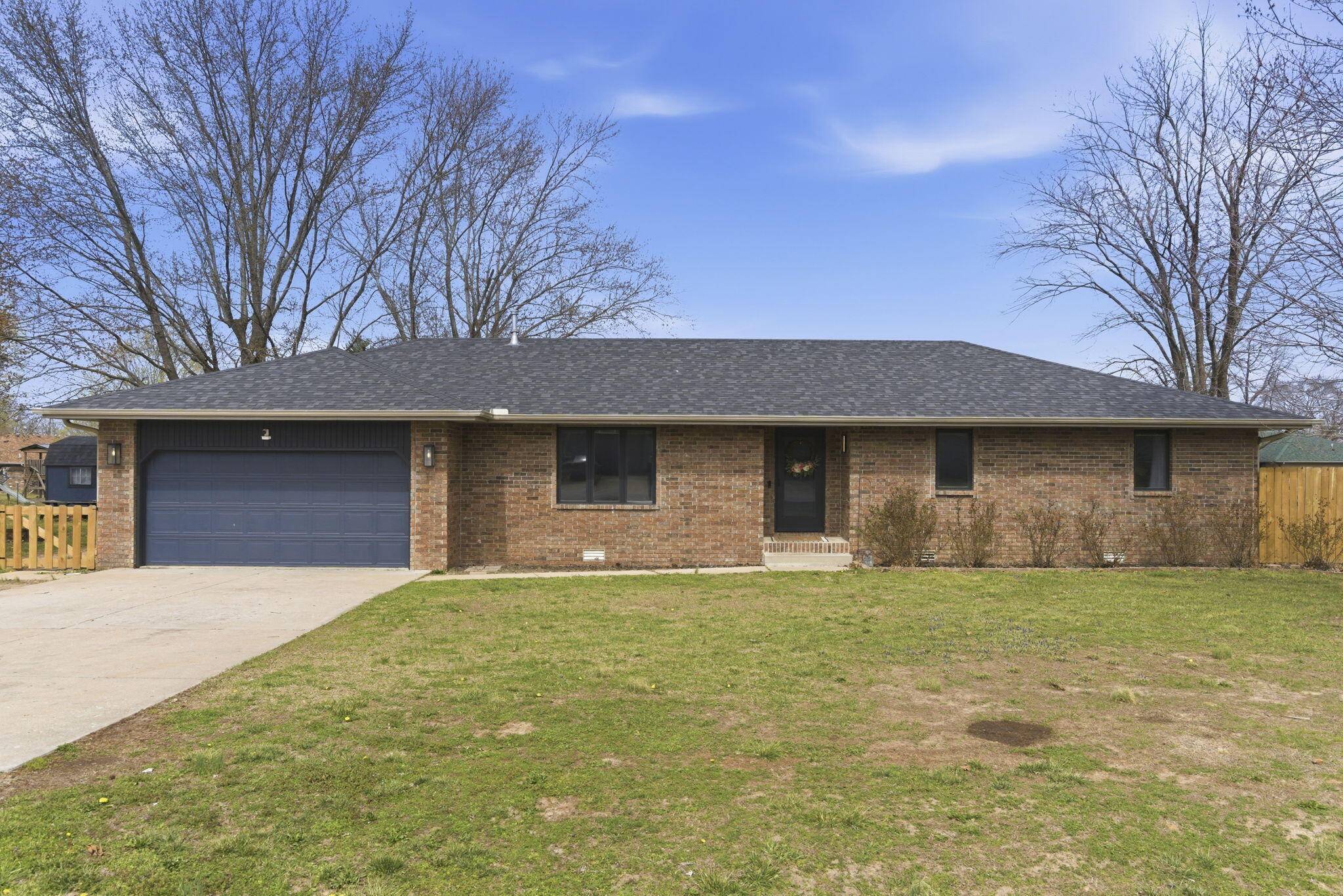 1405 Hereford DR, Marshfield, MO 65706