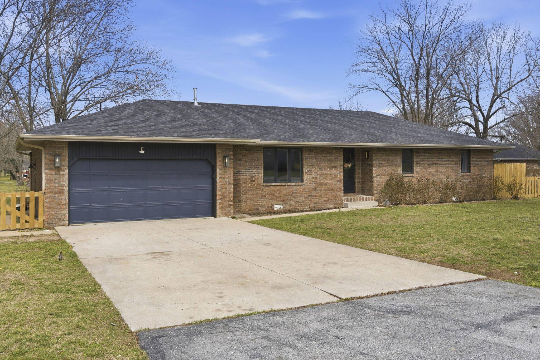 1405 Hereford DR, Marshfield, MO 65706
