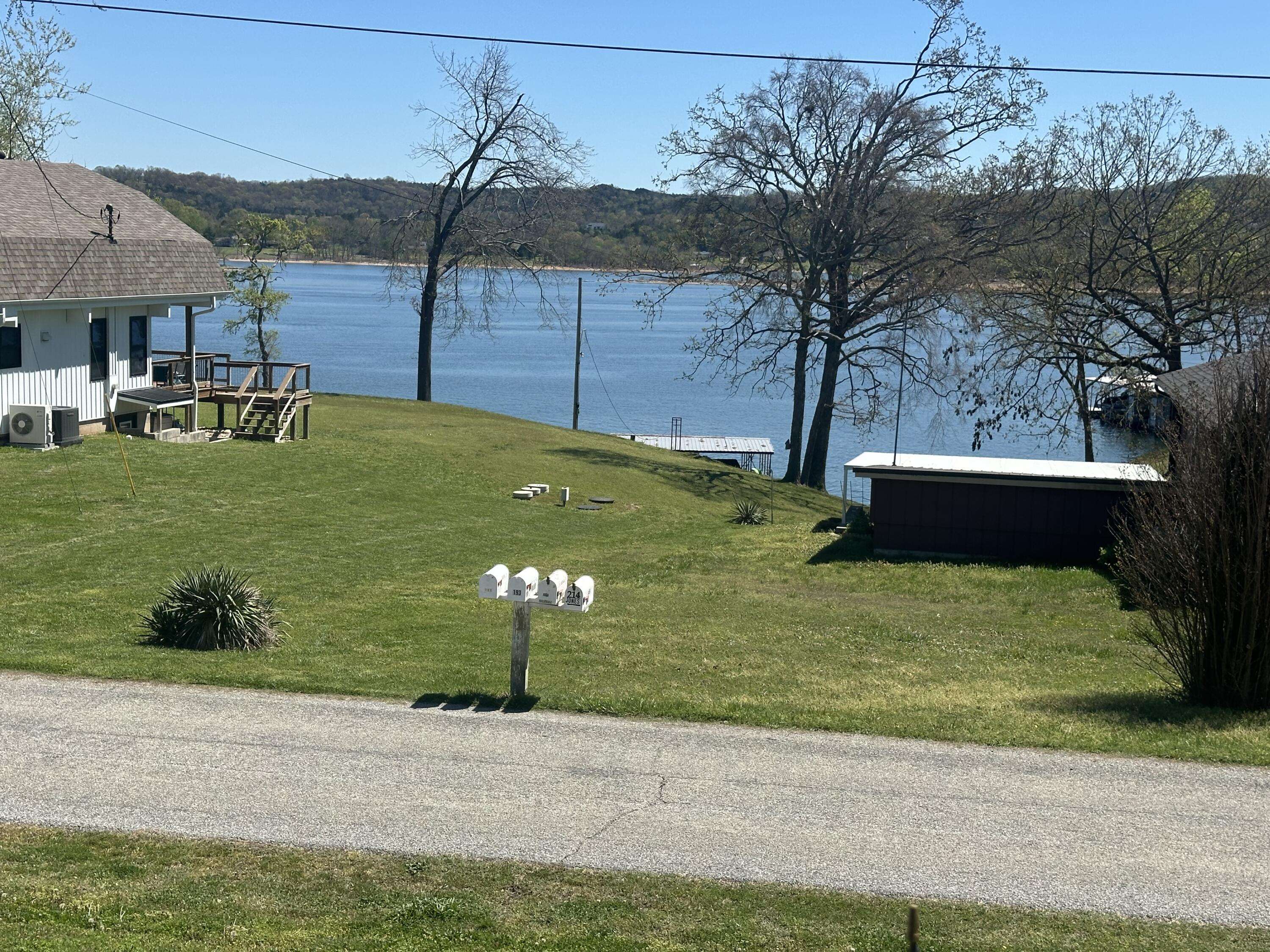 209 Lake Circle DR, Galena, MO 65656
