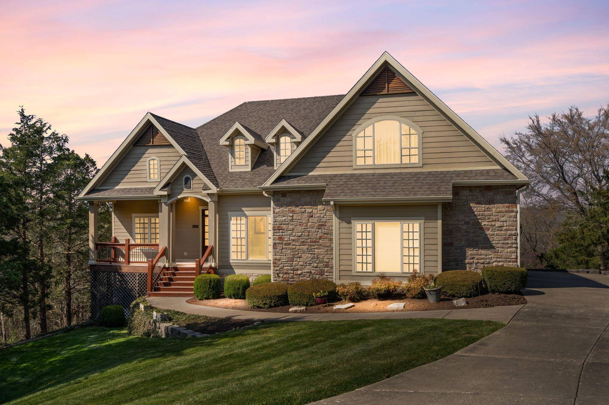 512 Silverwood PL, Branson West, MO 65737