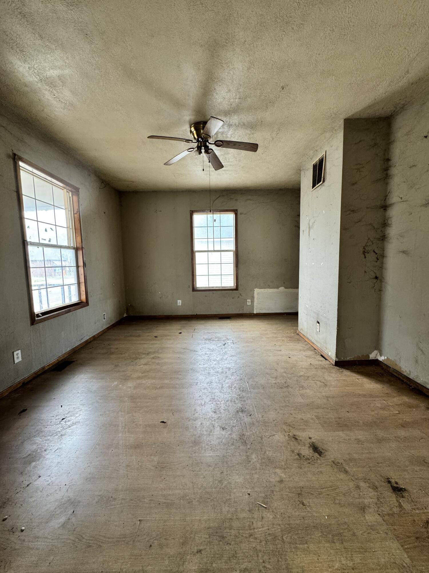 626 W Division ST, Springfield, MO 65803
