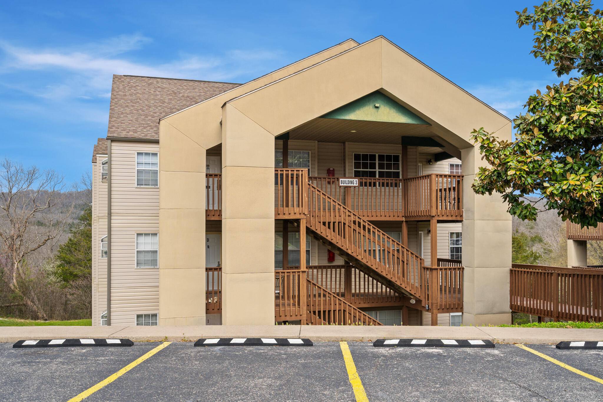 3 Woodpecker LN #1, Branson, MO 65616