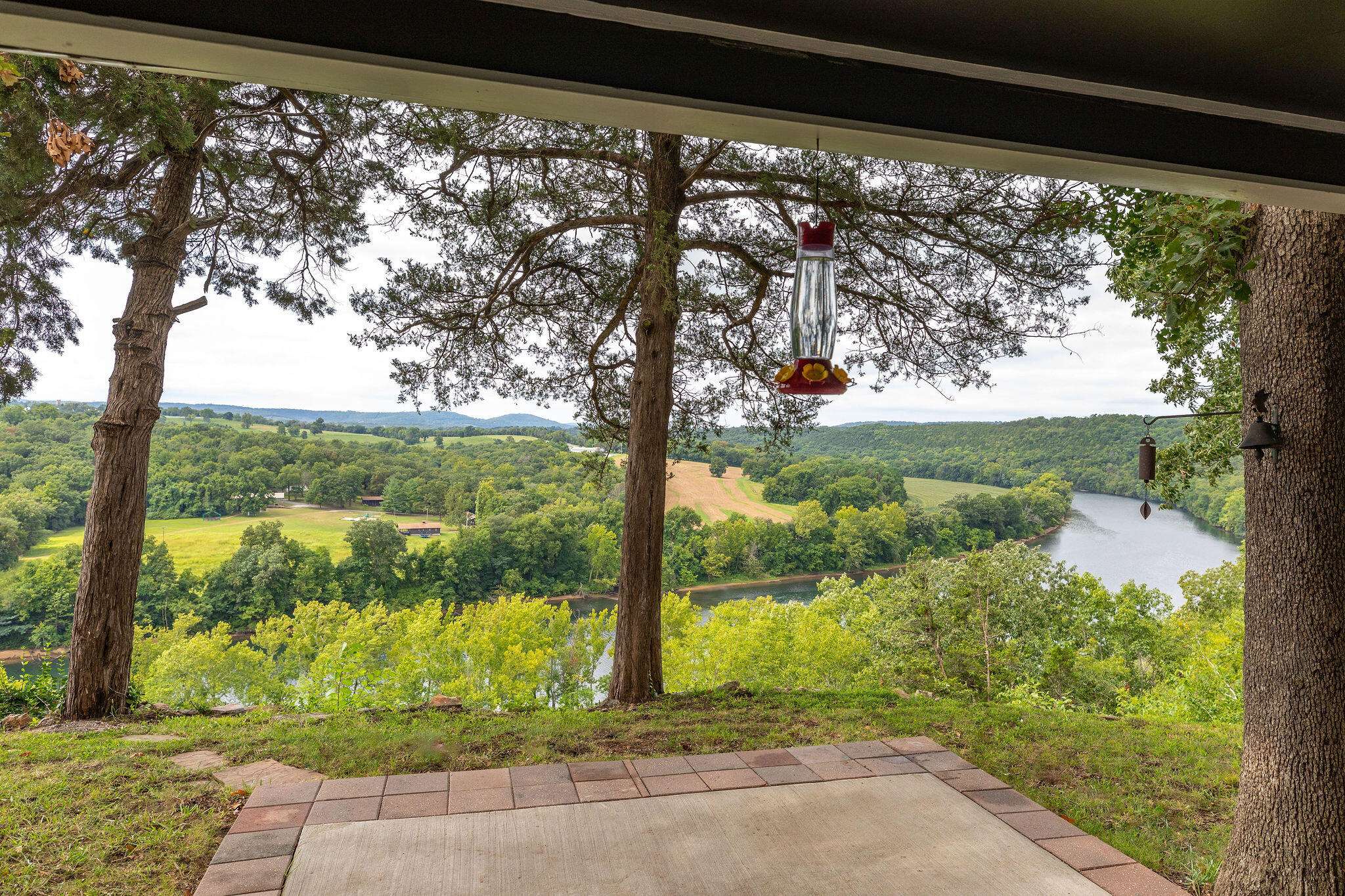 1004 Cliff DR, Branson, MO 65616